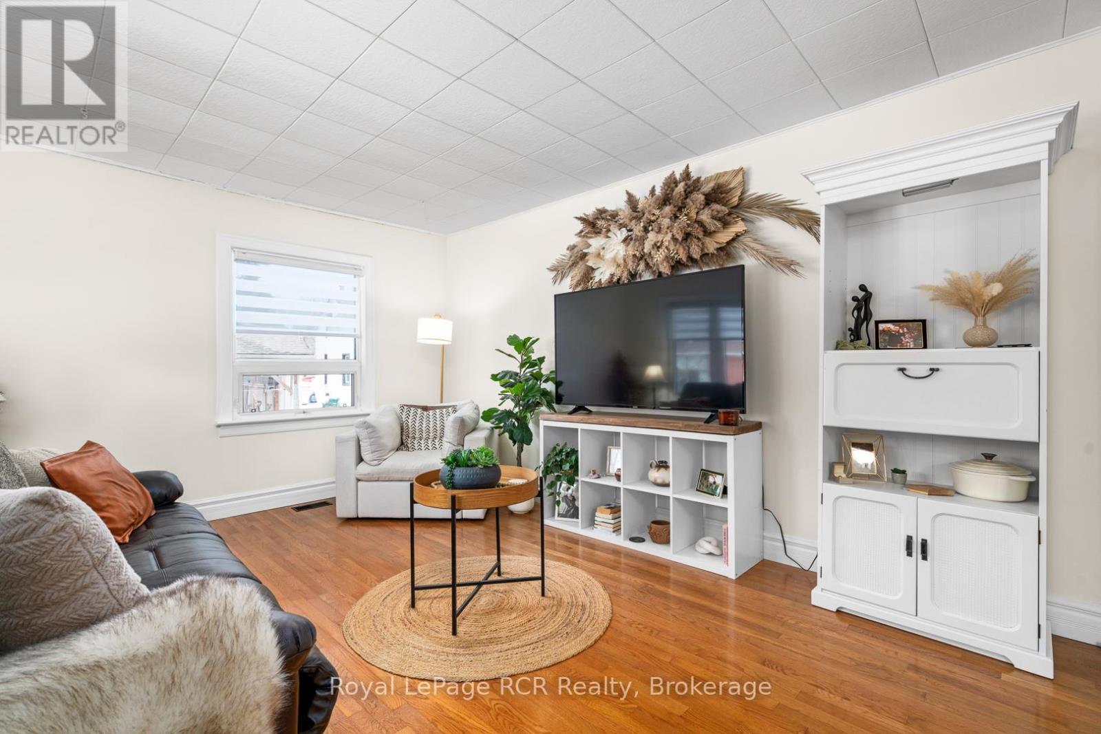 












226 BIRMINGHAM STREET W

,
Wellington North (Mount Forest),




Ontario
N0G2L1

