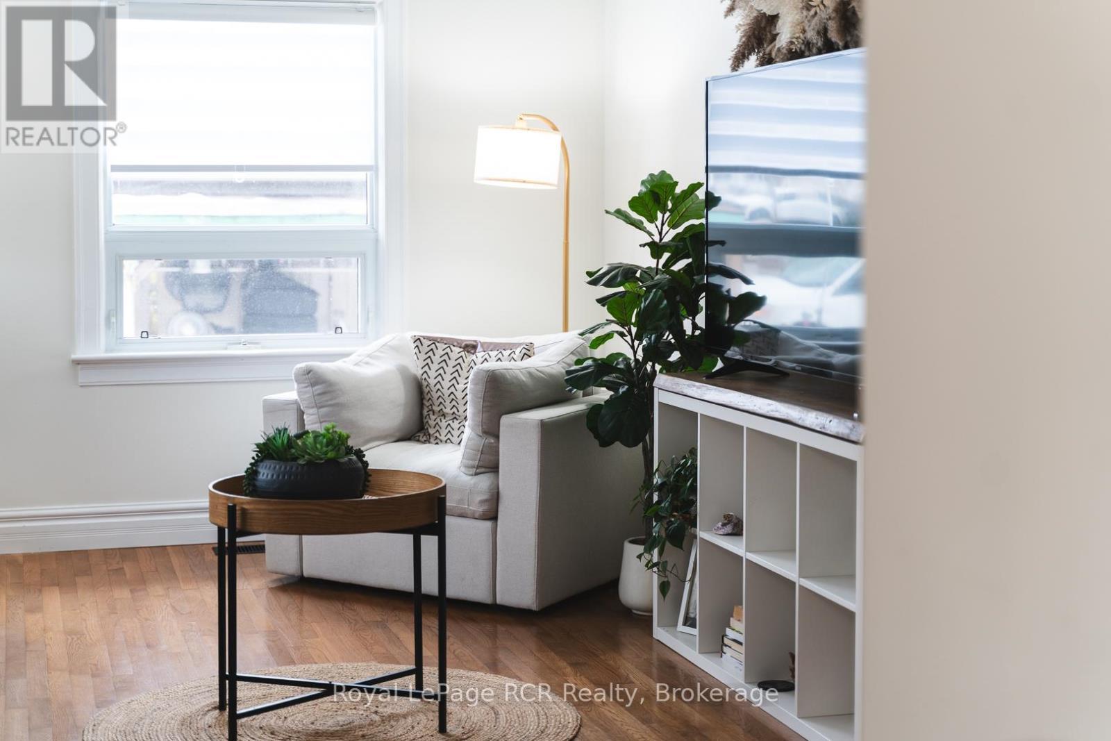 












226 BIRMINGHAM STREET W

,
Wellington North (Mount Forest),




Ontario
N0G2L1

