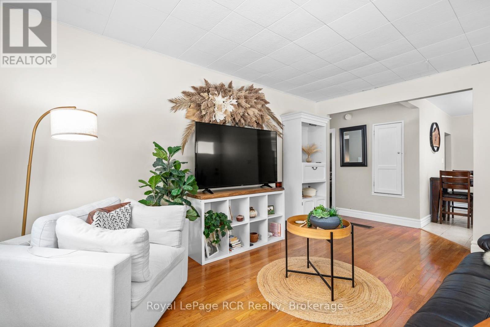 












226 BIRMINGHAM STREET W

,
Wellington North (Mount Forest),




Ontario
N0G2L1

