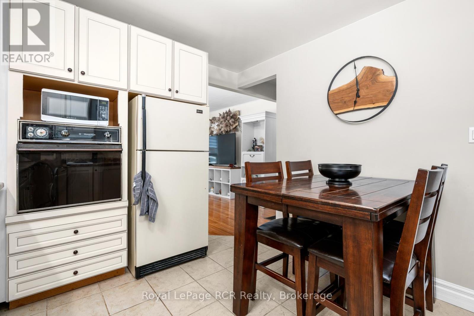 












226 BIRMINGHAM STREET W

,
Wellington North (Mount Forest),




Ontario
N0G2L1

