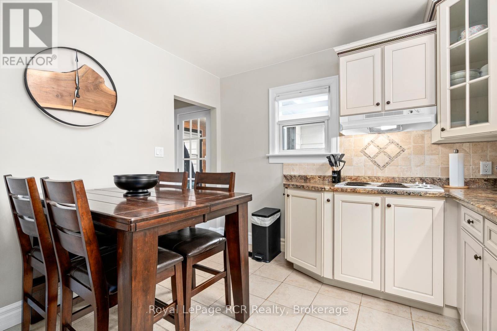 












226 BIRMINGHAM STREET W

,
Wellington North (Mount Forest),




Ontario
N0G2L1

