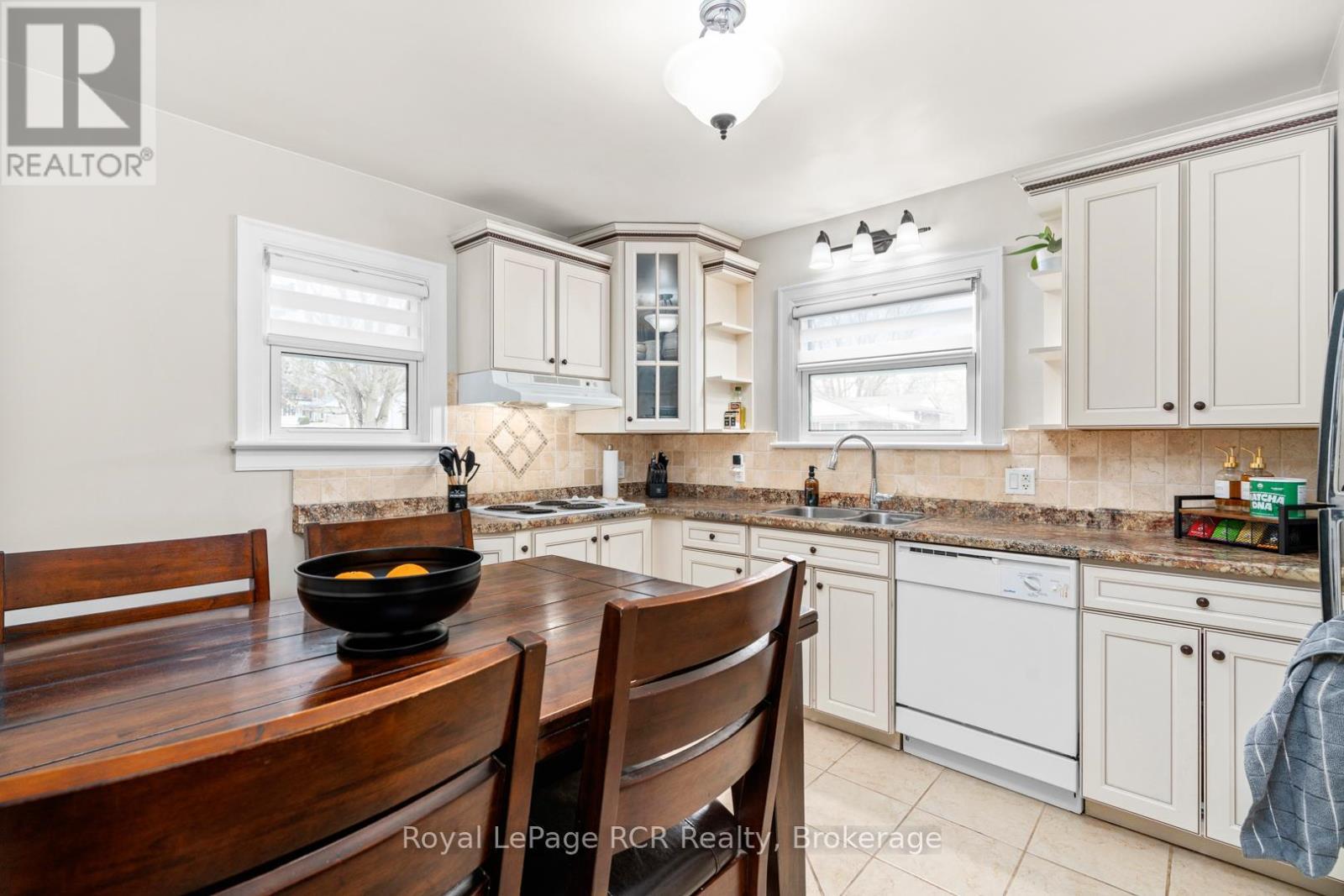 












226 BIRMINGHAM STREET W

,
Wellington North (Mount Forest),




Ontario
N0G2L1

