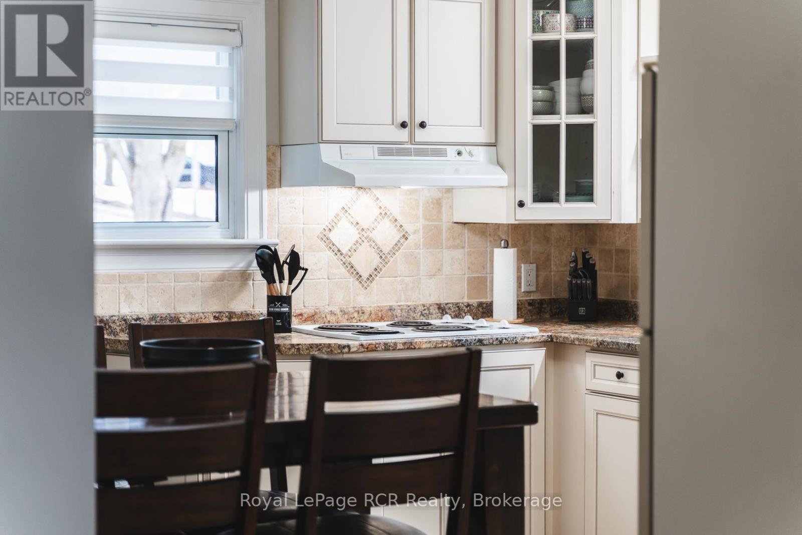 












226 BIRMINGHAM STREET W

,
Wellington North (Mount Forest),




Ontario
N0G2L1

