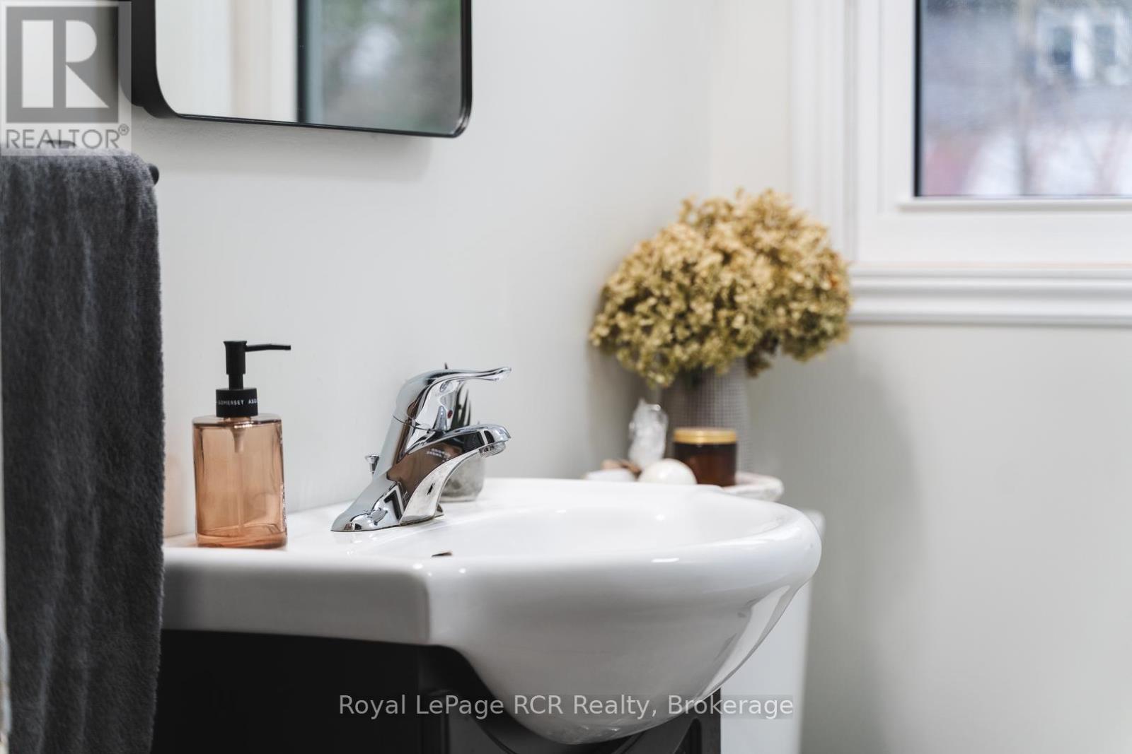 












226 BIRMINGHAM STREET W

,
Wellington North (Mount Forest),




Ontario
N0G2L1

