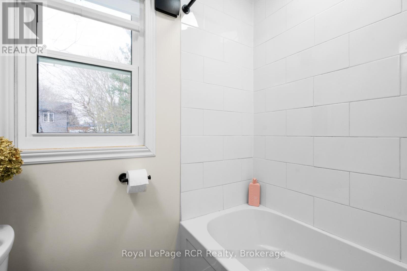 












226 BIRMINGHAM STREET W

,
Wellington North (Mount Forest),




Ontario
N0G2L1

