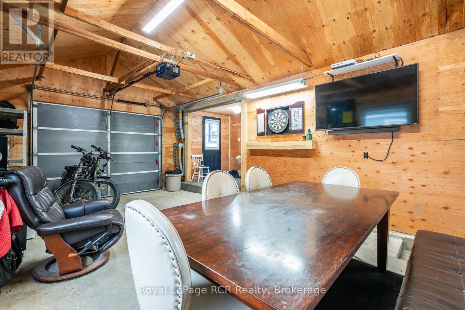 












226 BIRMINGHAM STREET W

,
Wellington North (Mount Forest),




Ontario
N0G2L1

