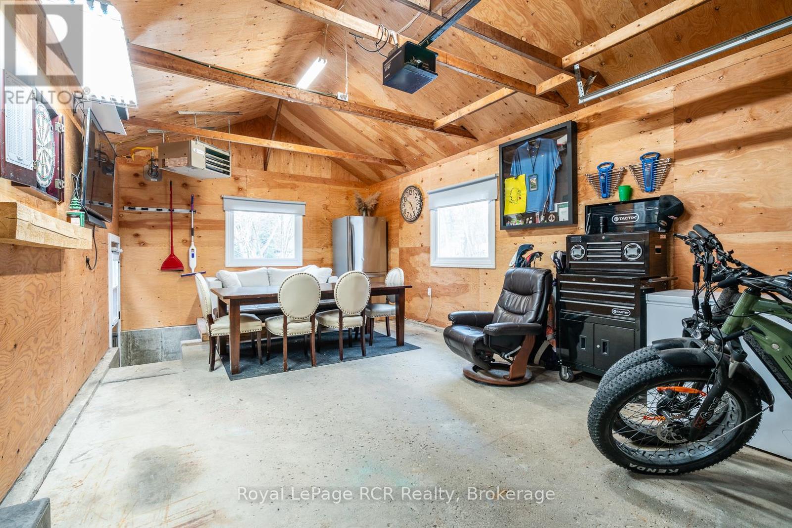 












226 BIRMINGHAM STREET W

,
Wellington North (Mount Forest),




Ontario
N0G2L1

