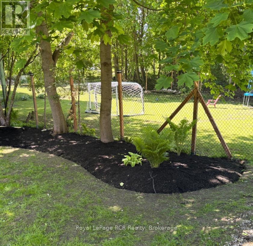 












226 BIRMINGHAM STREET W

,
Wellington North (Mount Forest),




Ontario
N0G2L1

