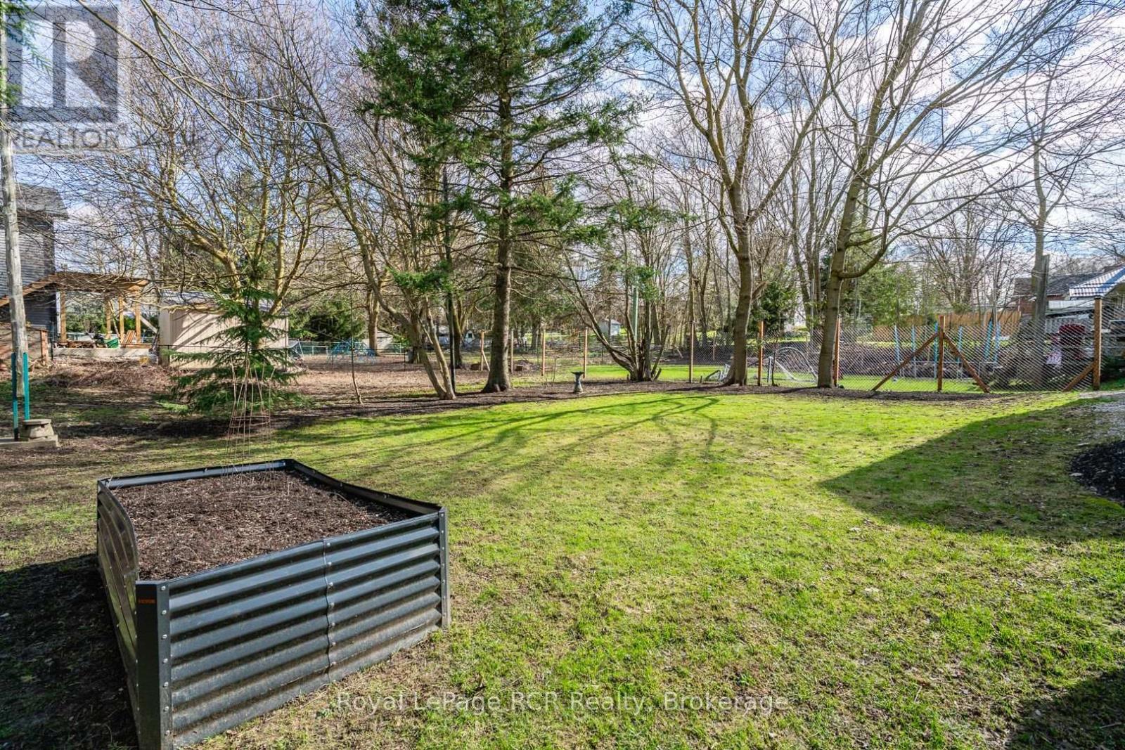 












226 BIRMINGHAM STREET W

,
Wellington North (Mount Forest),




Ontario
N0G2L1

