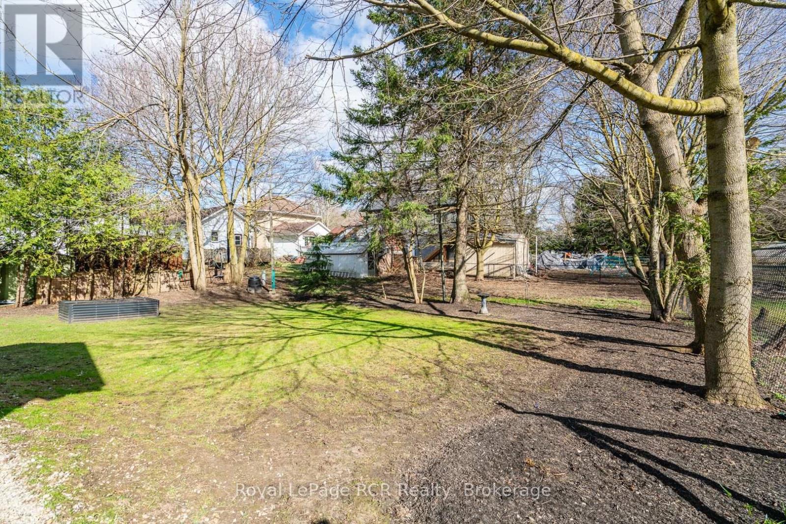 












226 BIRMINGHAM STREET W

,
Wellington North (Mount Forest),




Ontario
N0G2L1

