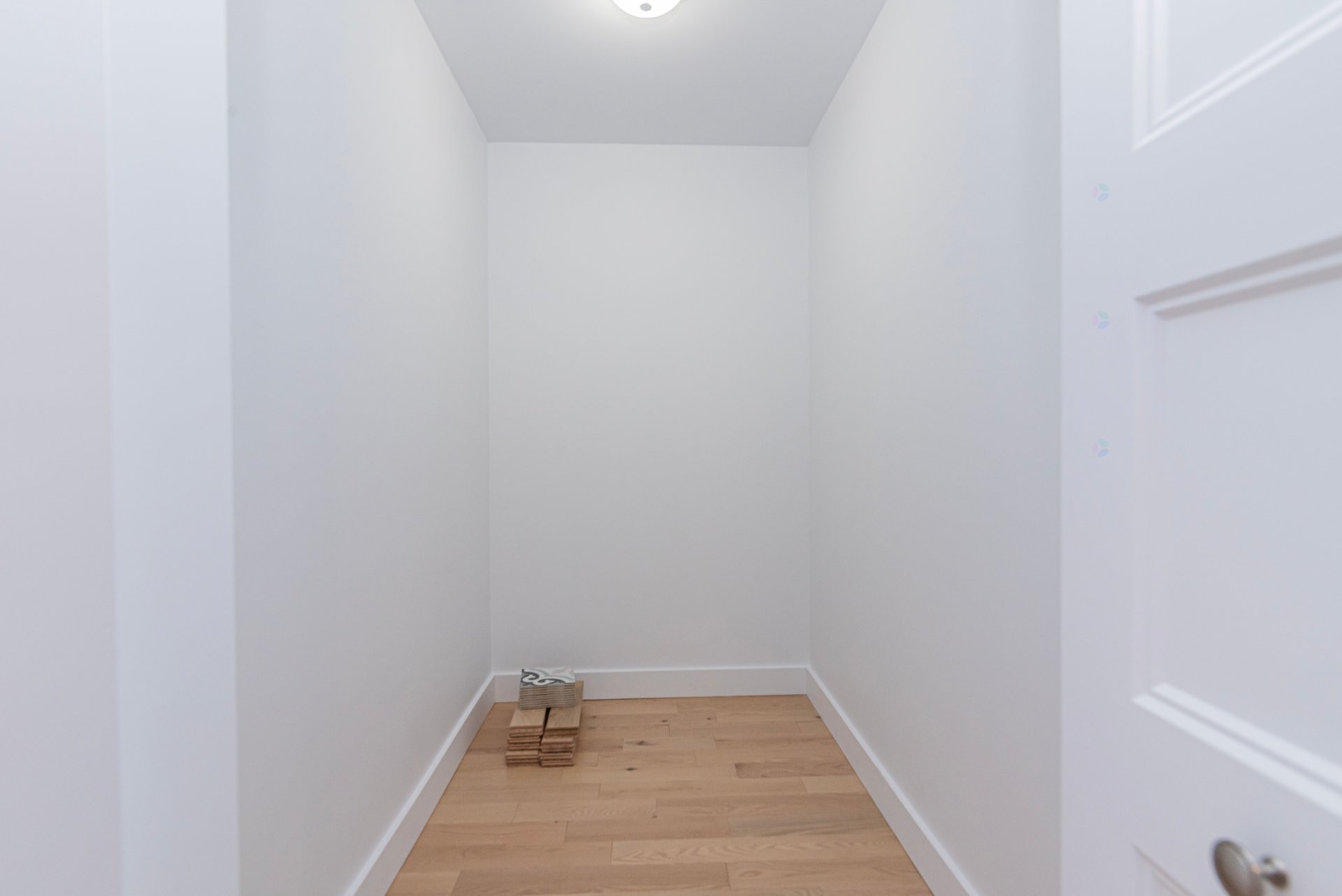









932


Mtée Champagne

,
Laval (Sainte-Dorothée),




QC
H7X3V4

