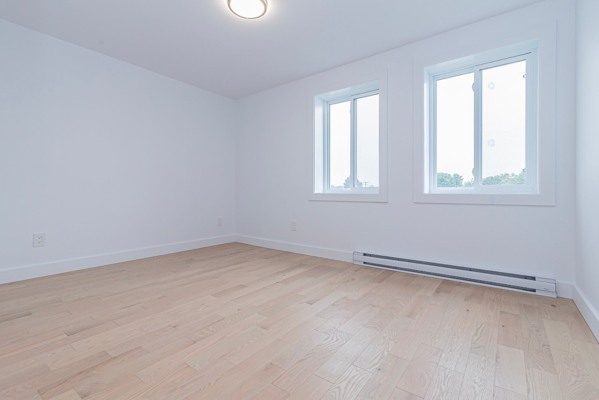 









932


Mtée Champagne

,
Laval (Sainte-Dorothée),




QC
H7X3V4

