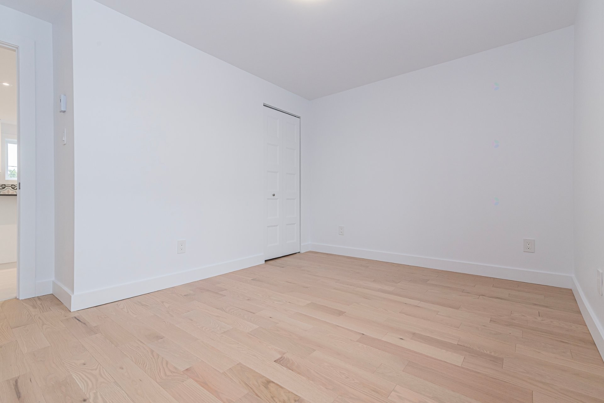 









932


Mtée Champagne

,
Laval (Sainte-Dorothée),




QC
H7X3V4

