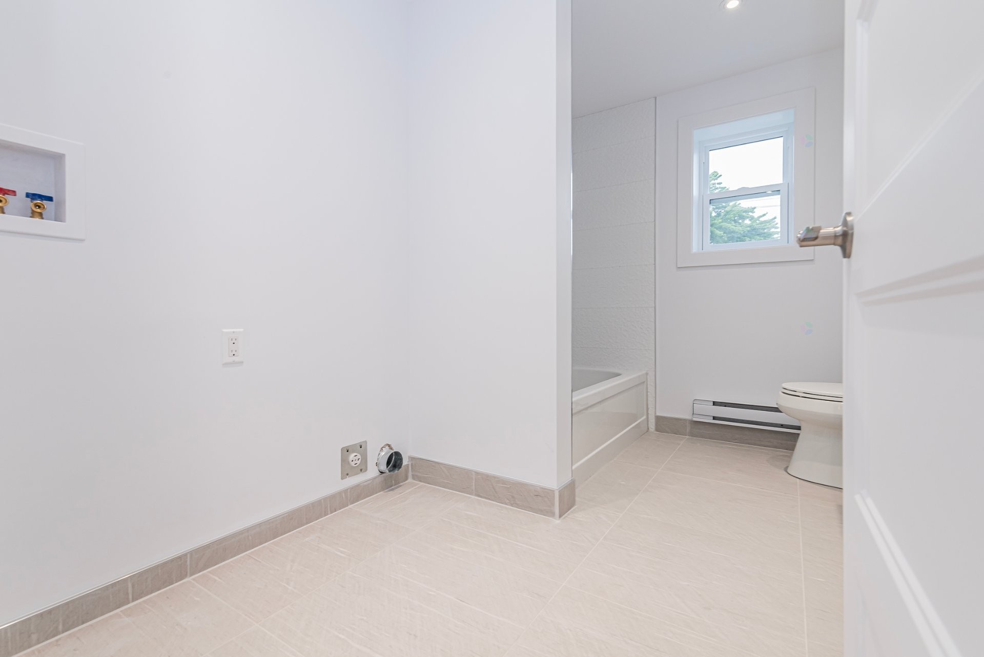 









932


Mtée Champagne

,
Laval (Sainte-Dorothée),




QC
H7X3V4

