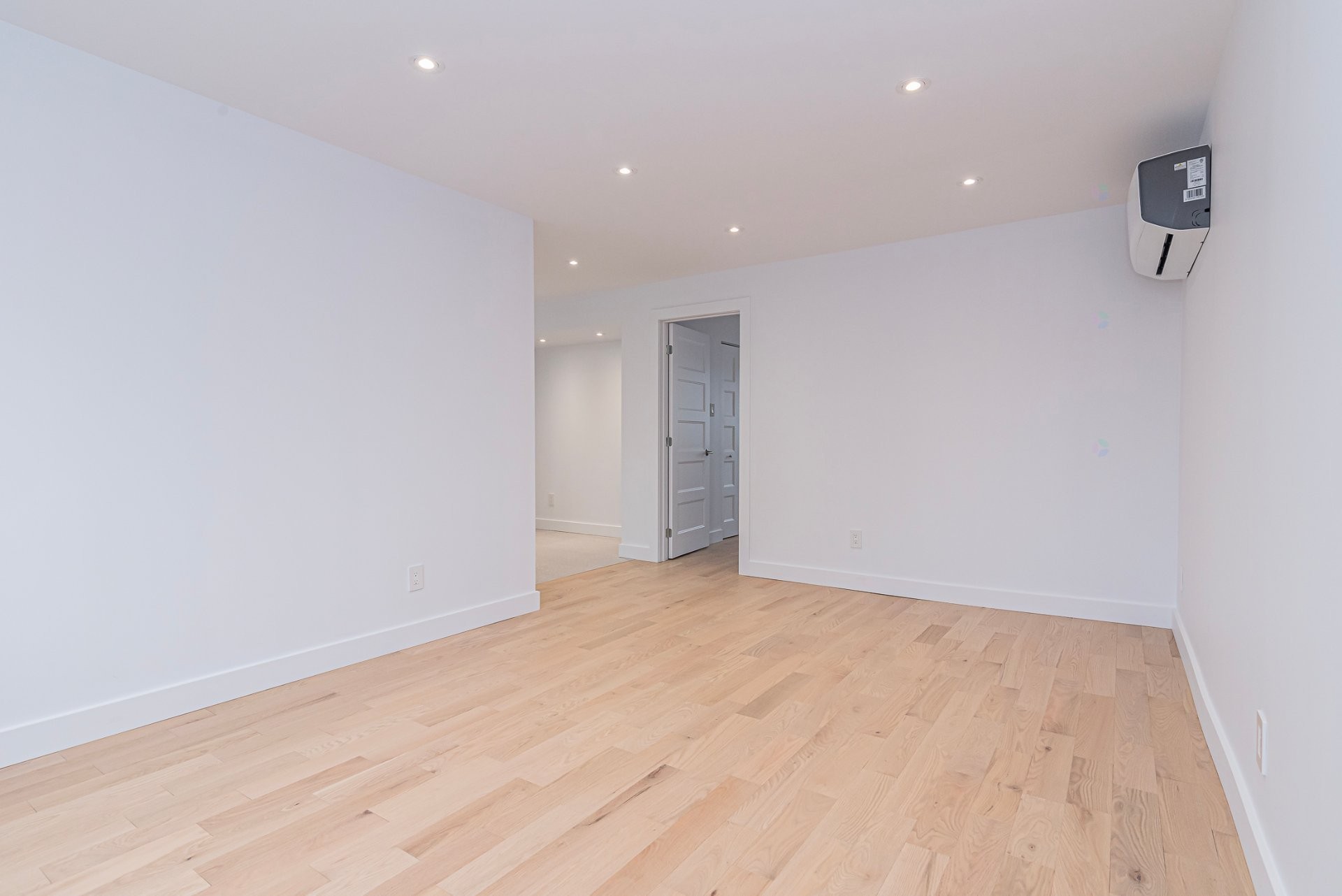 









932


Mtée Champagne

,
Laval (Sainte-Dorothée),




QC
H7X3V4

