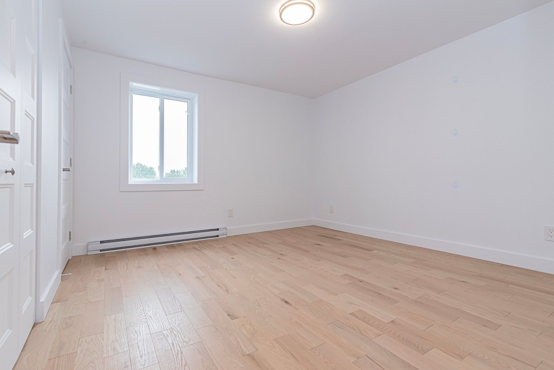 









932


Mtée Champagne

,
Laval (Sainte-Dorothée),




QC
H7X3V4

