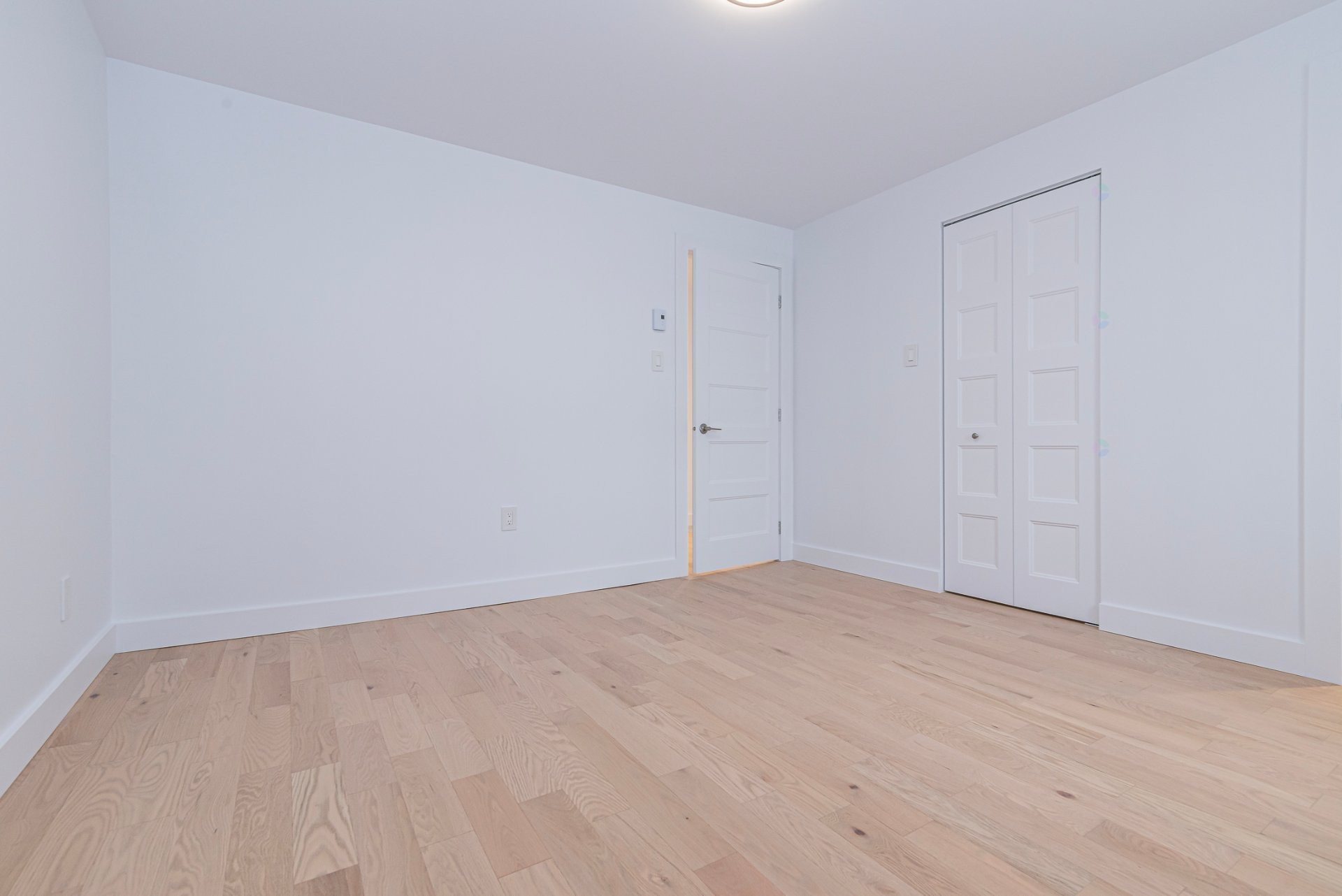 









932


Mtée Champagne

,
Laval (Sainte-Dorothée),




QC
H7X3V4

