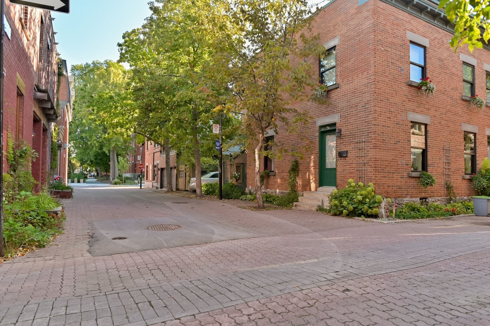 









1238


Rue Alexandre-DeSève

,
Montréal (Ville-Marie),




QC
H2L2T9

