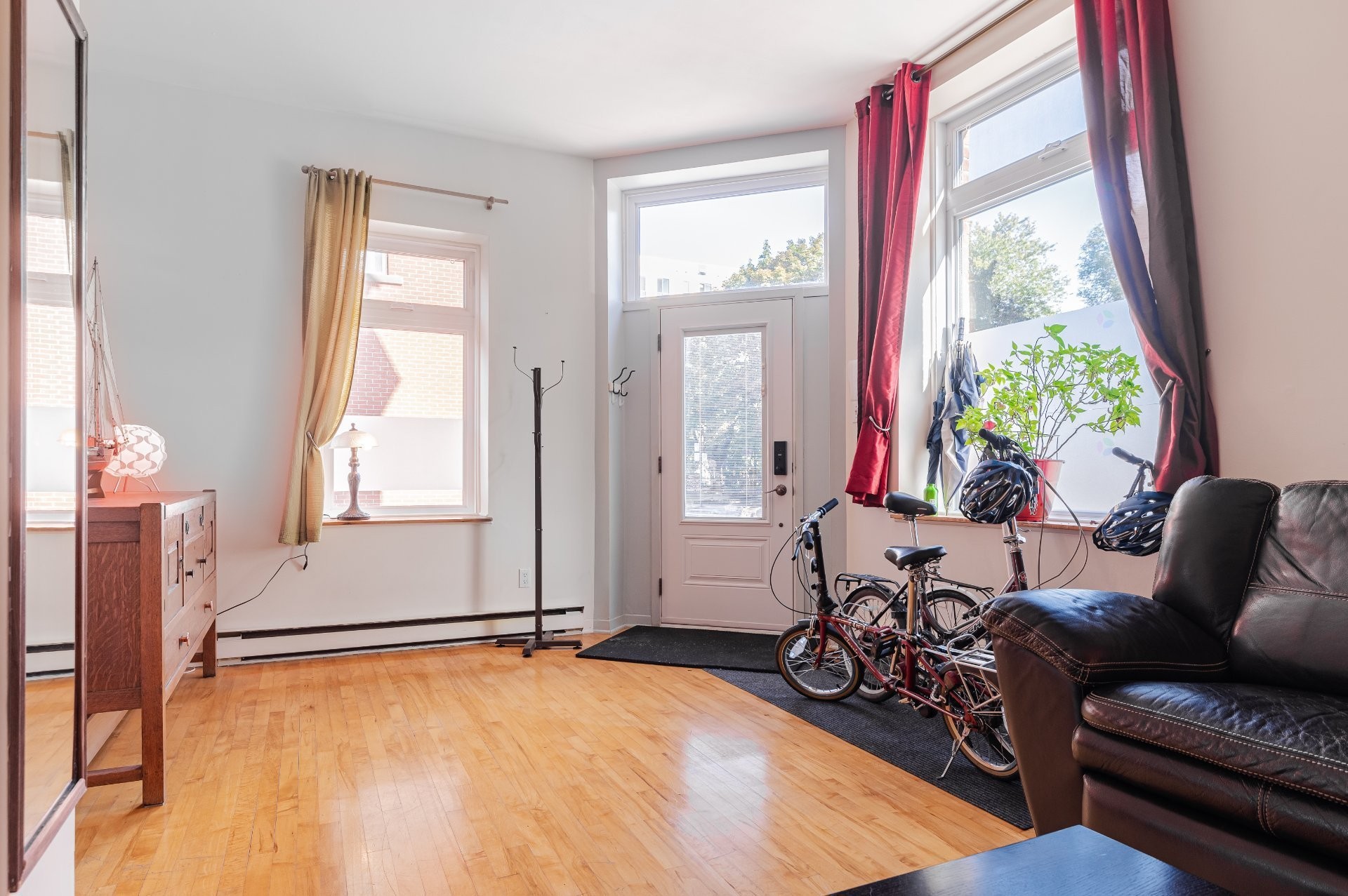 









1238


Rue Alexandre-DeSève

,
Montréal (Ville-Marie),




QC
H2L2T9

