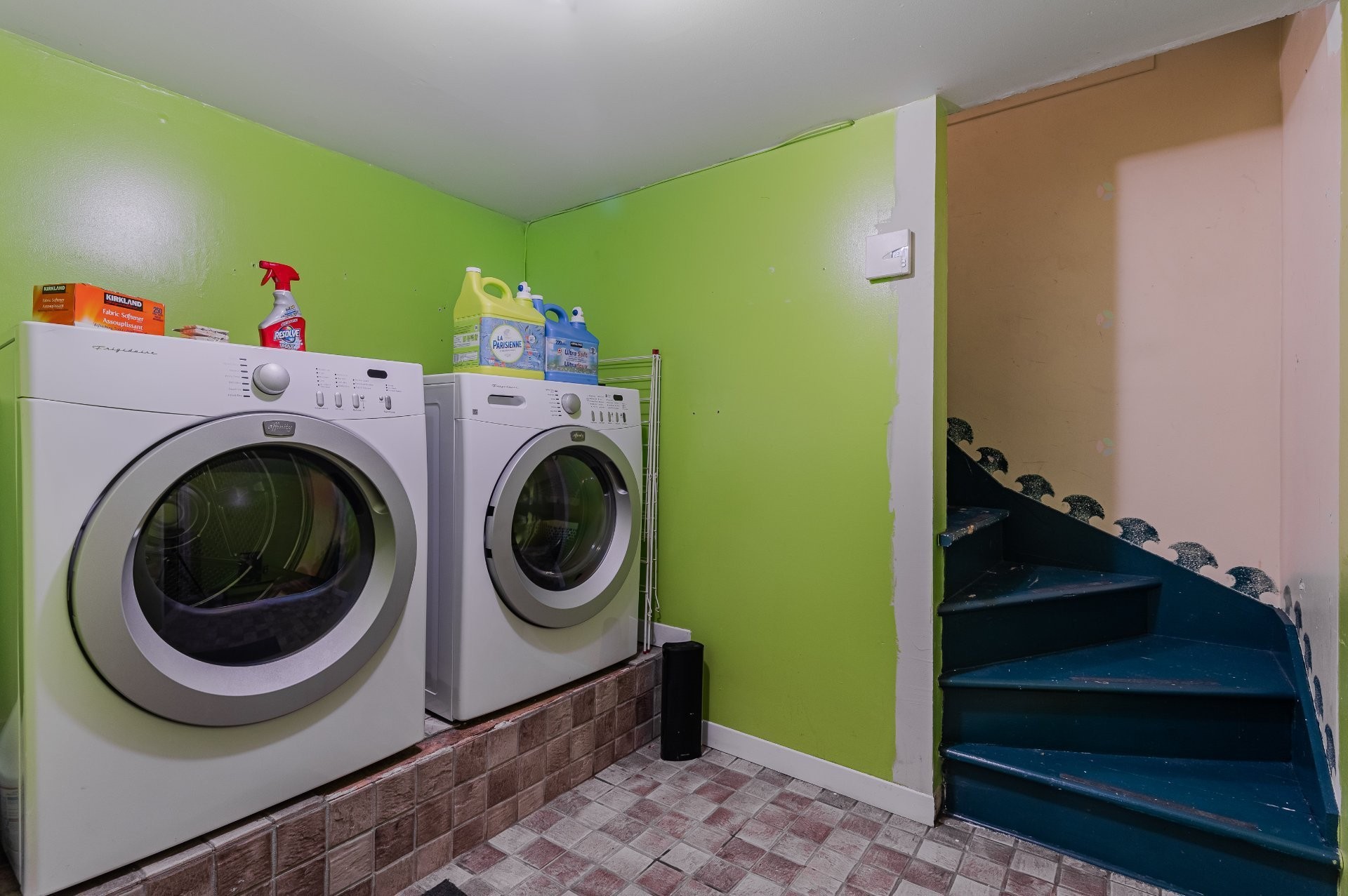 









1238


Rue Alexandre-DeSève

,
Montréal (Ville-Marie),




QC
H2L2T9

