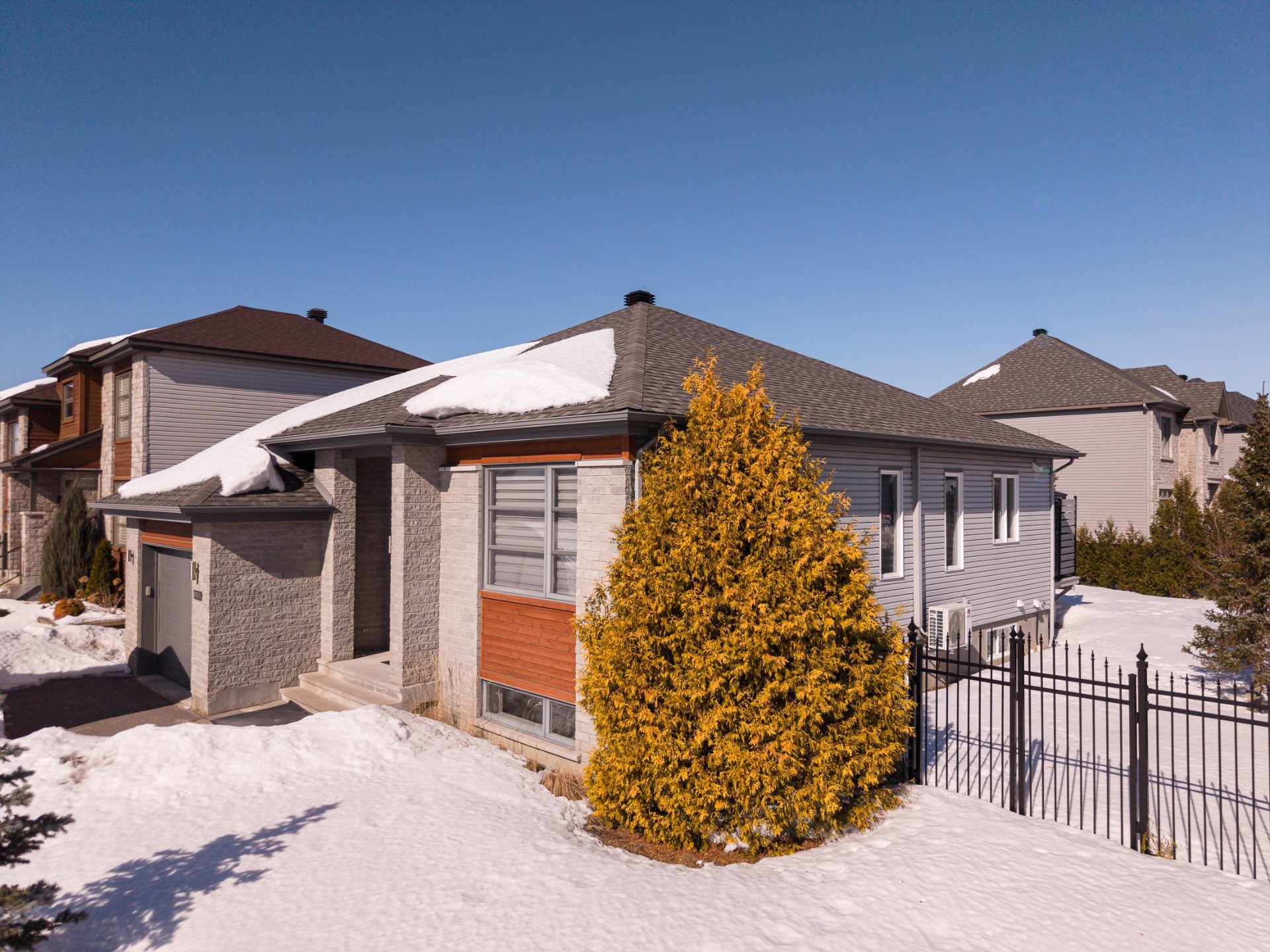 









16860


Rue Jacques-Cartier

,
Mirabel,




QC
J7J0M1

