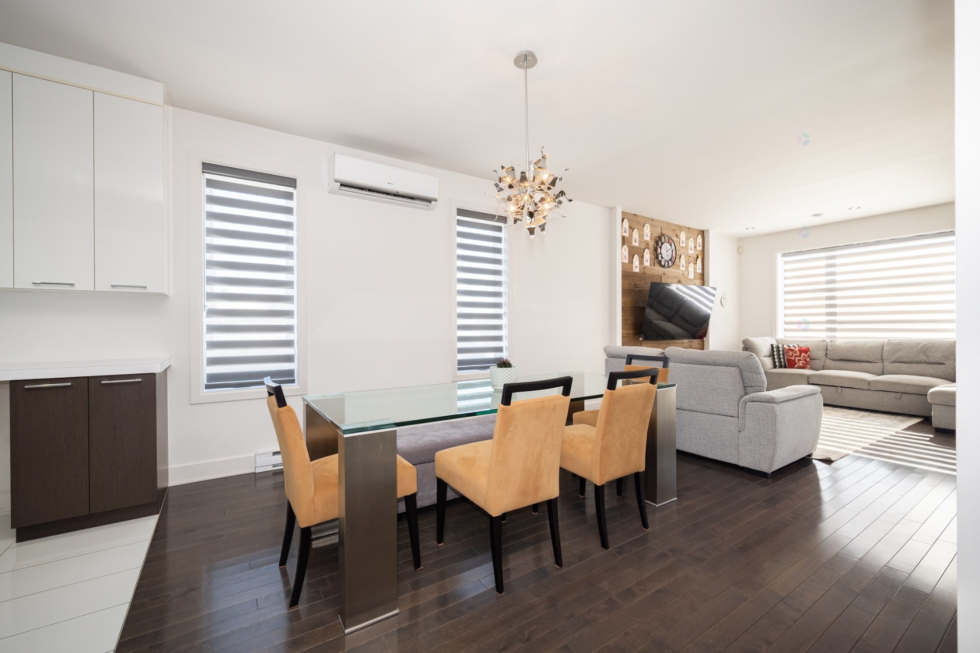 









16860


Rue Jacques-Cartier

,
Mirabel,




QC
J7J0M1

