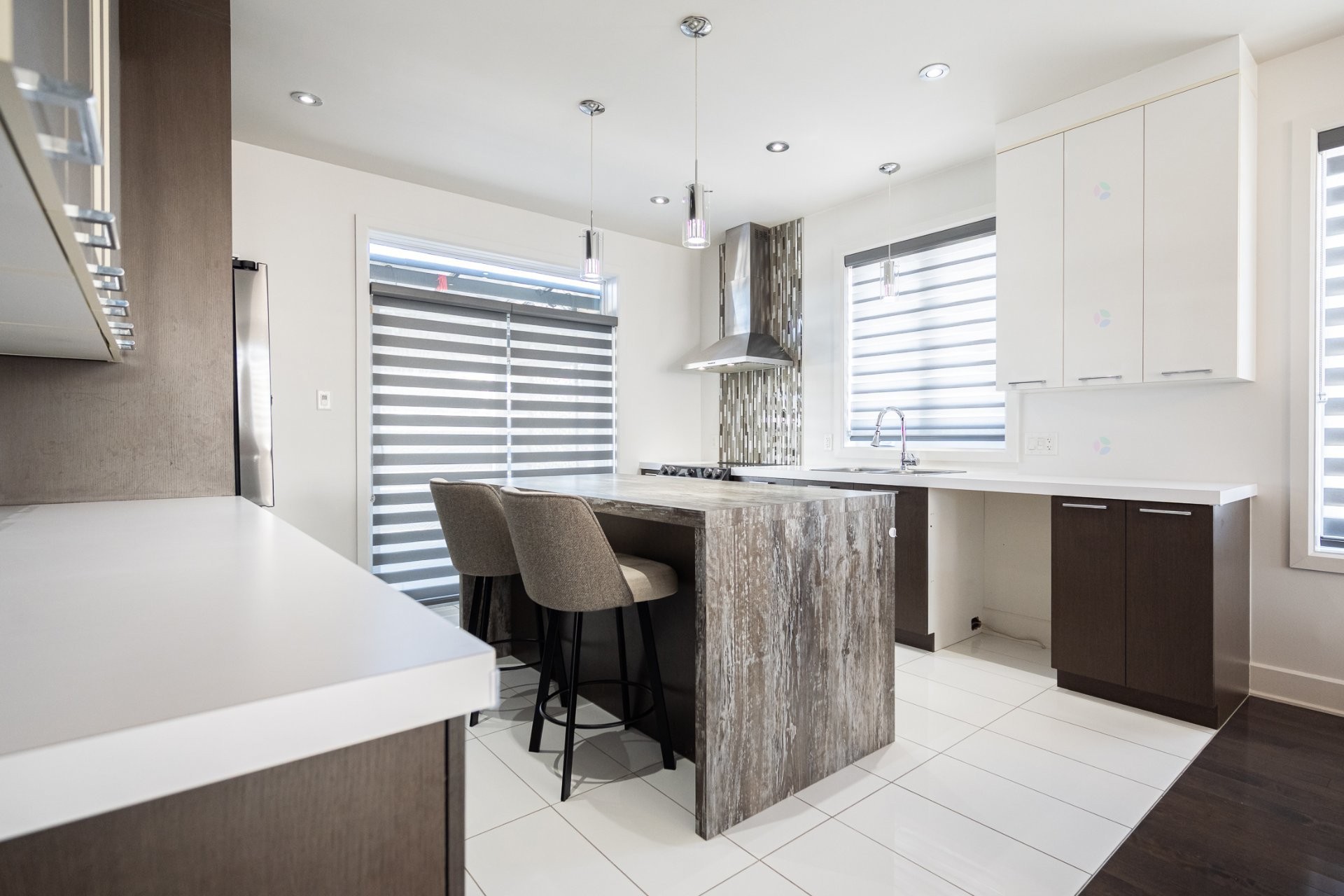 









16860


Rue Jacques-Cartier

,
Mirabel,




QC
J7J0M1

