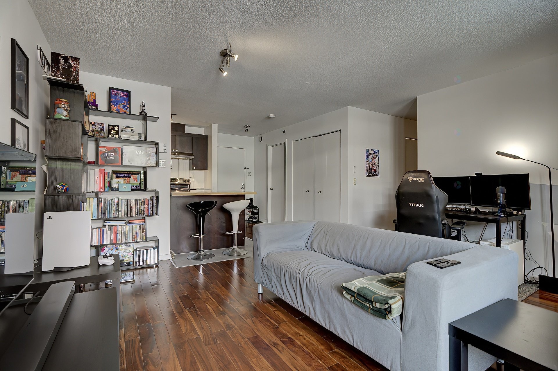 









1451


Rue Parthenais

, 230,
Montréal (Ville-Marie),




QC
H2K3R9

