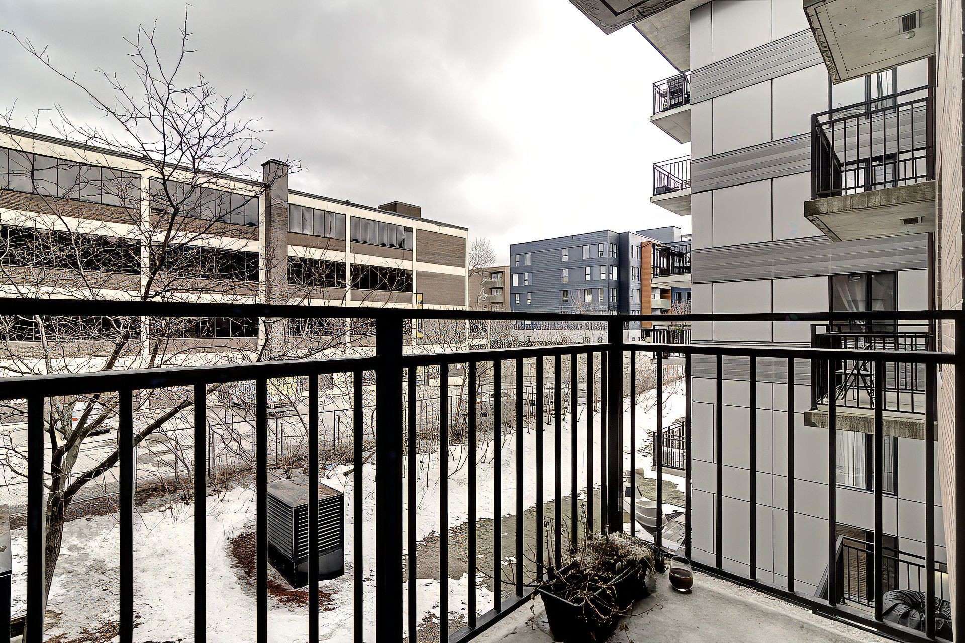 









1451


Rue Parthenais

, 230,
Montréal (Ville-Marie),




QC
H2K3R9

