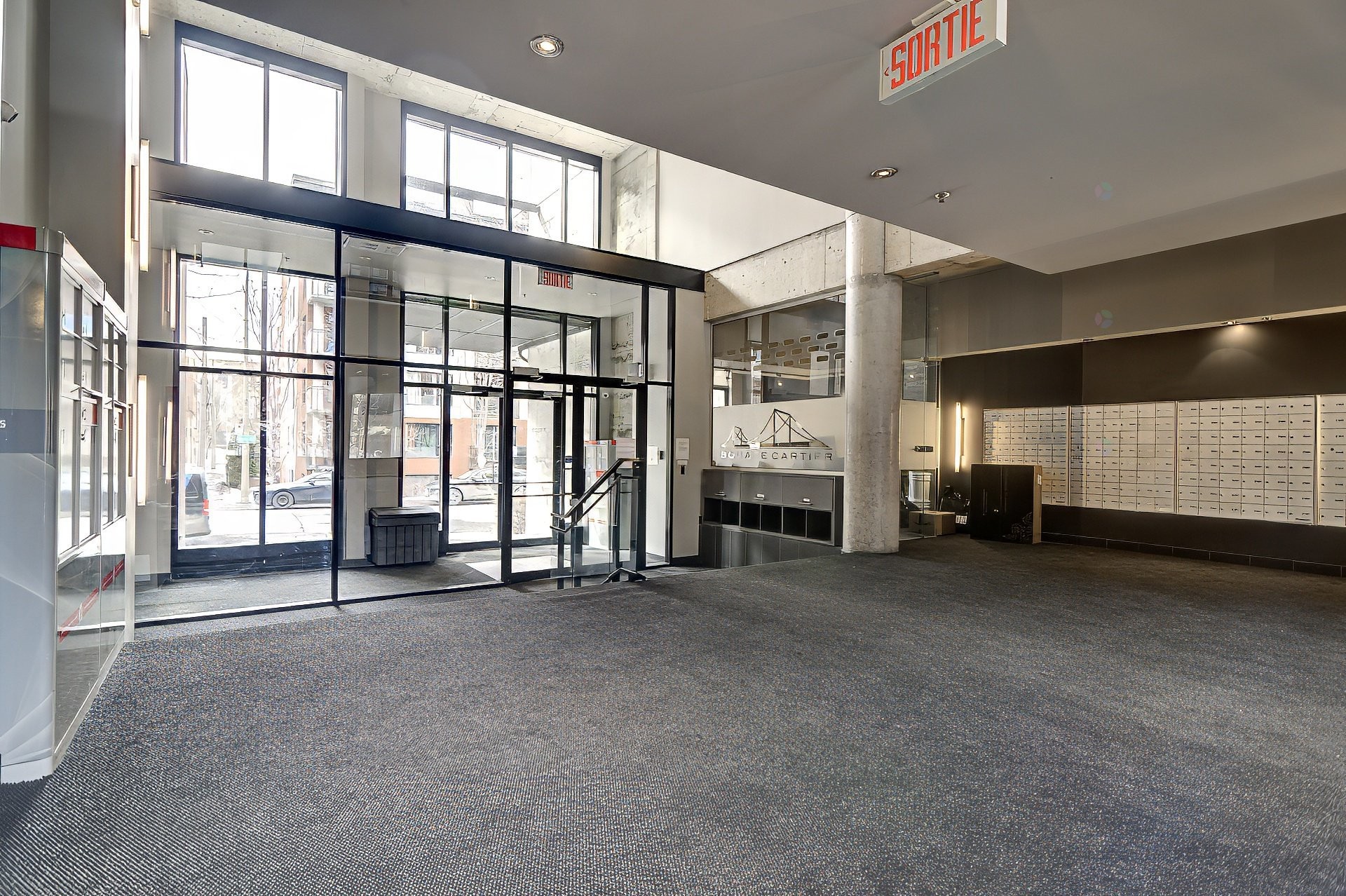 









1451


Rue Parthenais

, 230,
Montréal (Ville-Marie),




QC
H2K3R9

