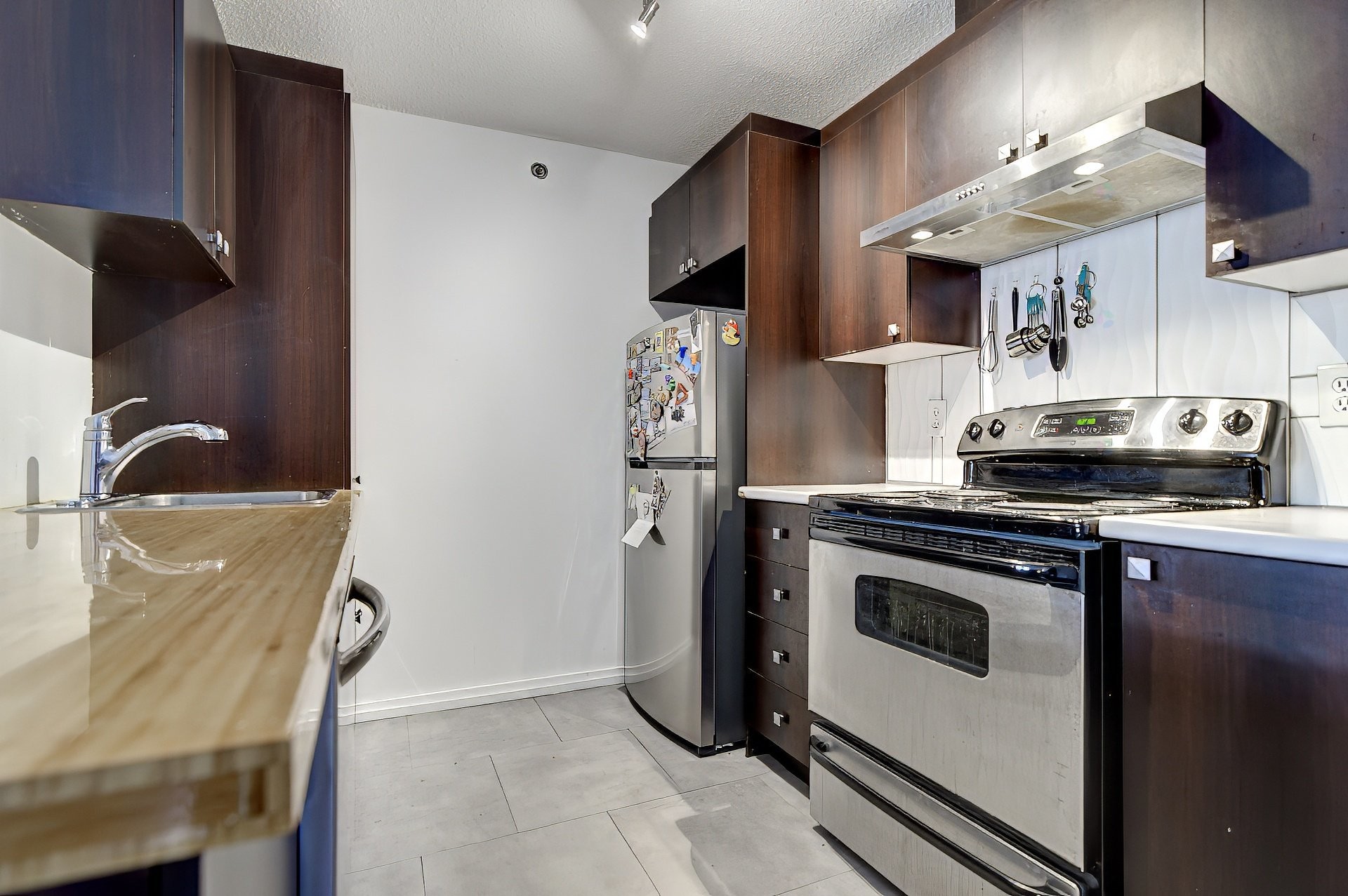 









1451


Rue Parthenais

, 230,
Montréal (Ville-Marie),




QC
H2K3R9

