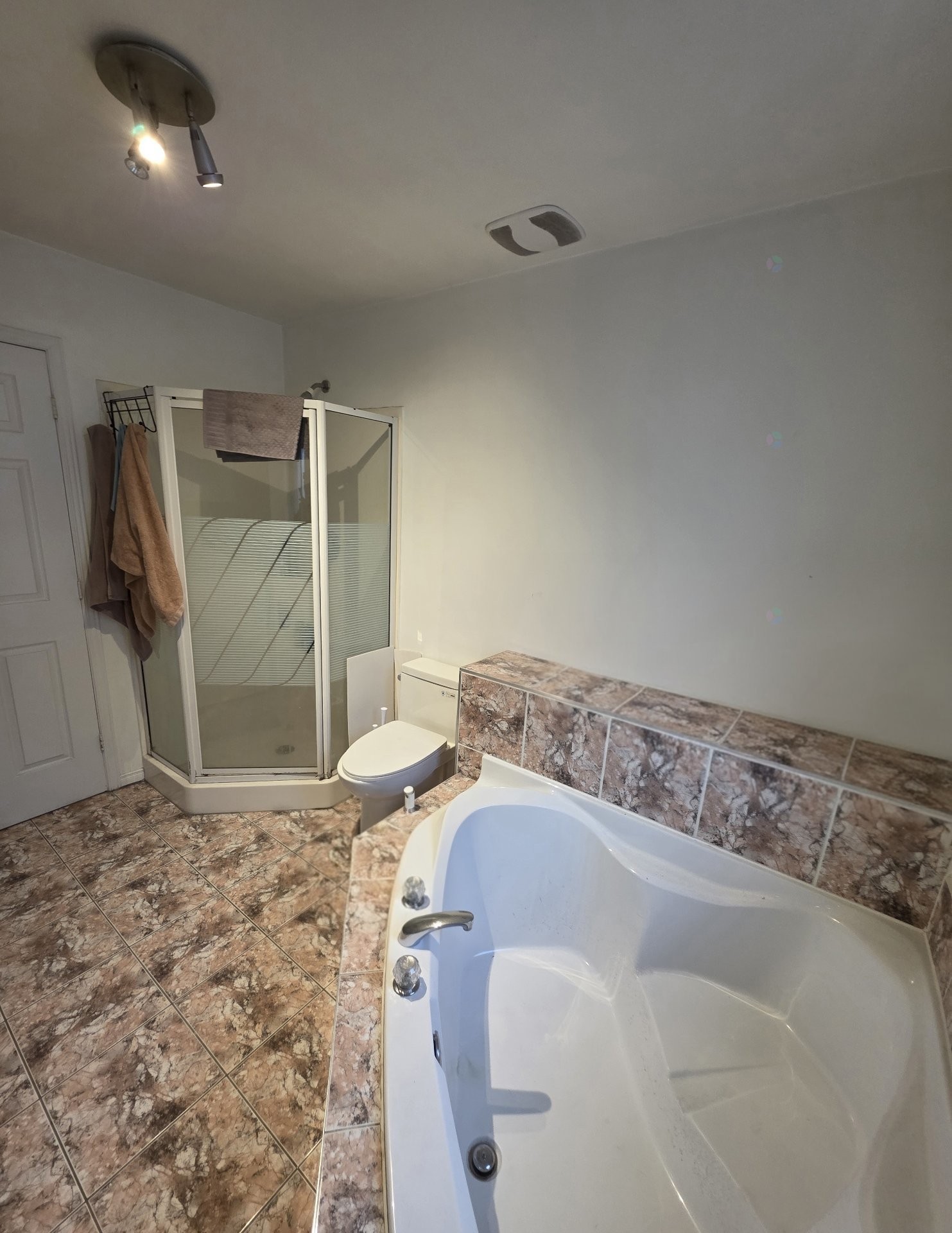 









5395


Rue Boisjoli

,
Longueuil (Saint-Hubert),




QC
J3Y6C3

