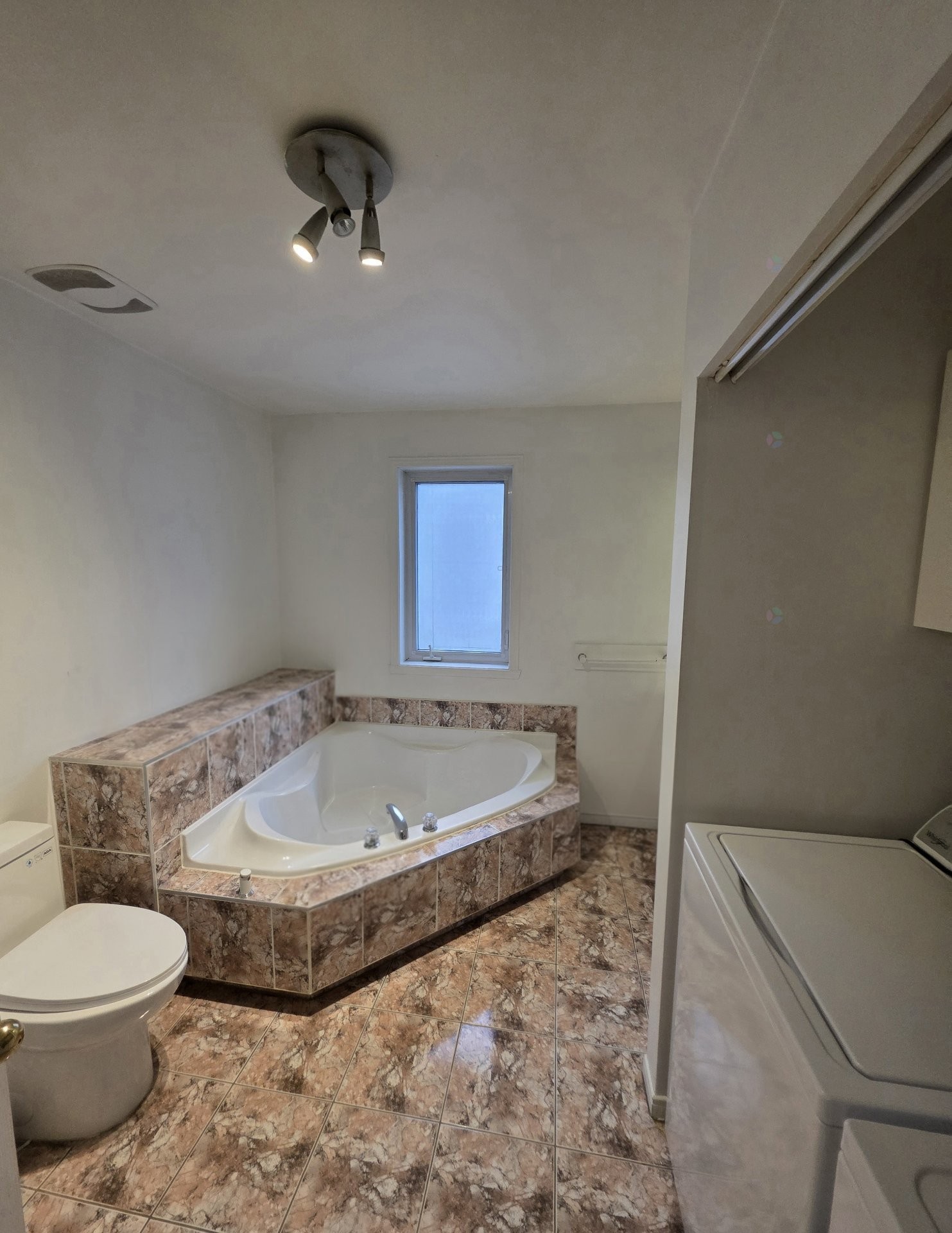 









5395


Rue Boisjoli

,
Longueuil (Saint-Hubert),




QC
J3Y6C3

