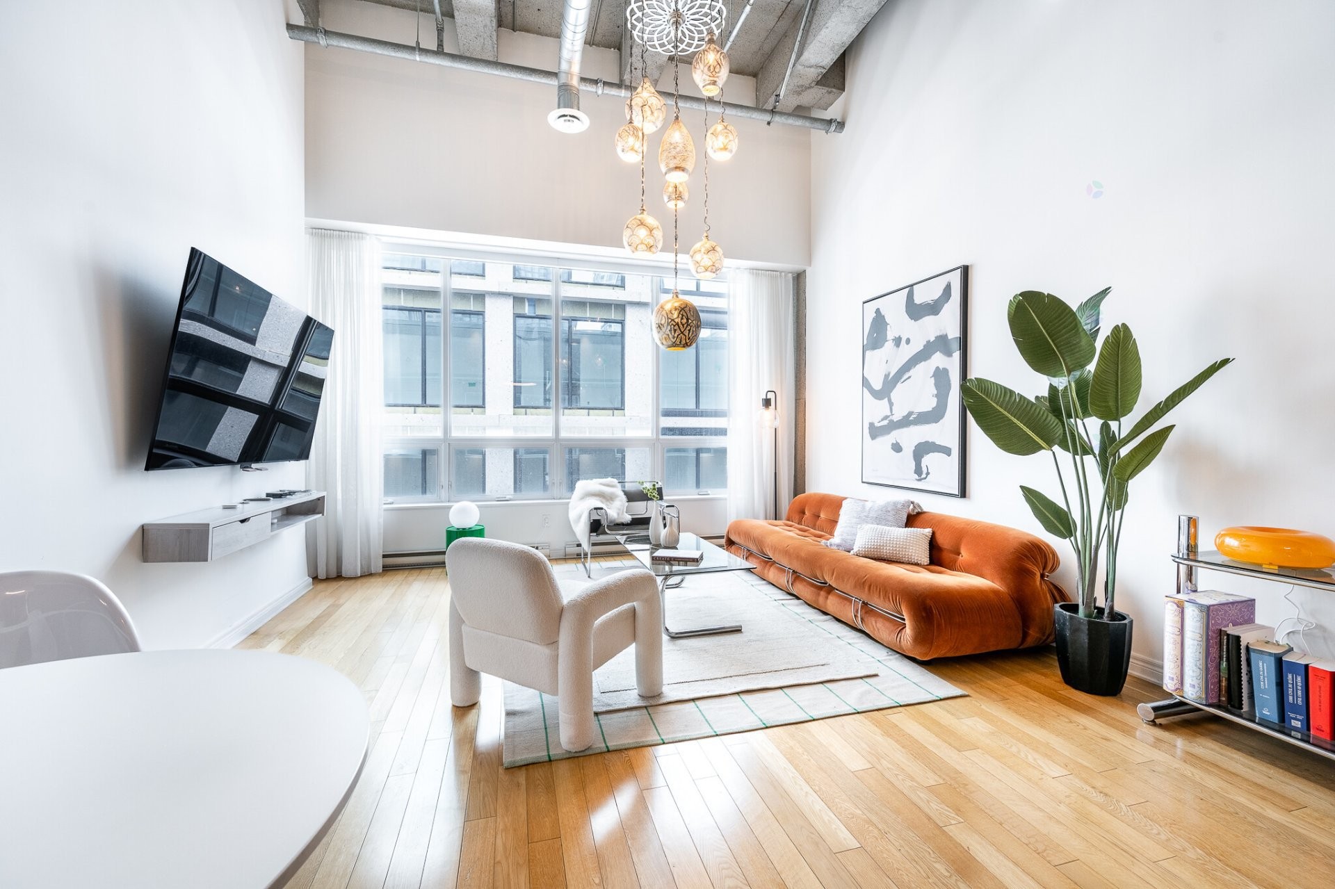 









1200


Rue St-Alexandre

, 704,
Montréal (Ville-Marie),




QC
H3B3H5

