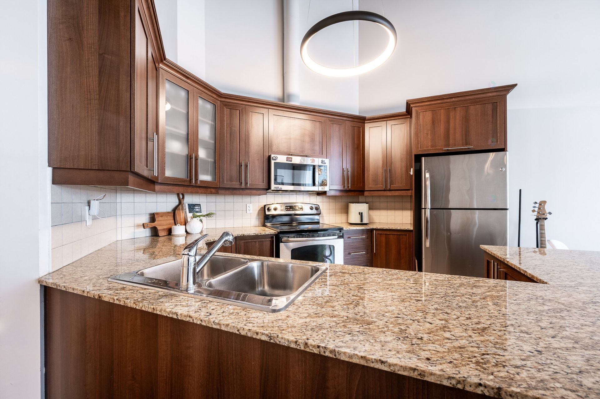 









1200


Rue St-Alexandre

, 704,
Montréal (Ville-Marie),




QC
H3B3H5

