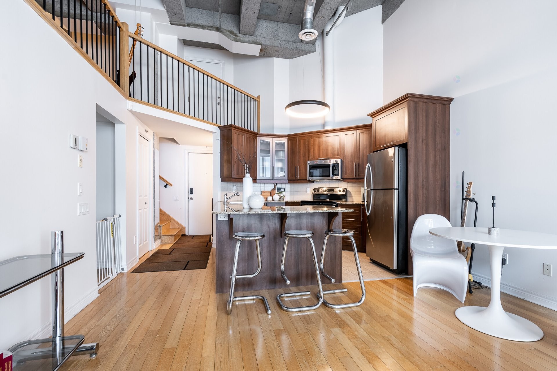 









1200


Rue St-Alexandre

, 704,
Montréal (Ville-Marie),




QC
H3B3H5

