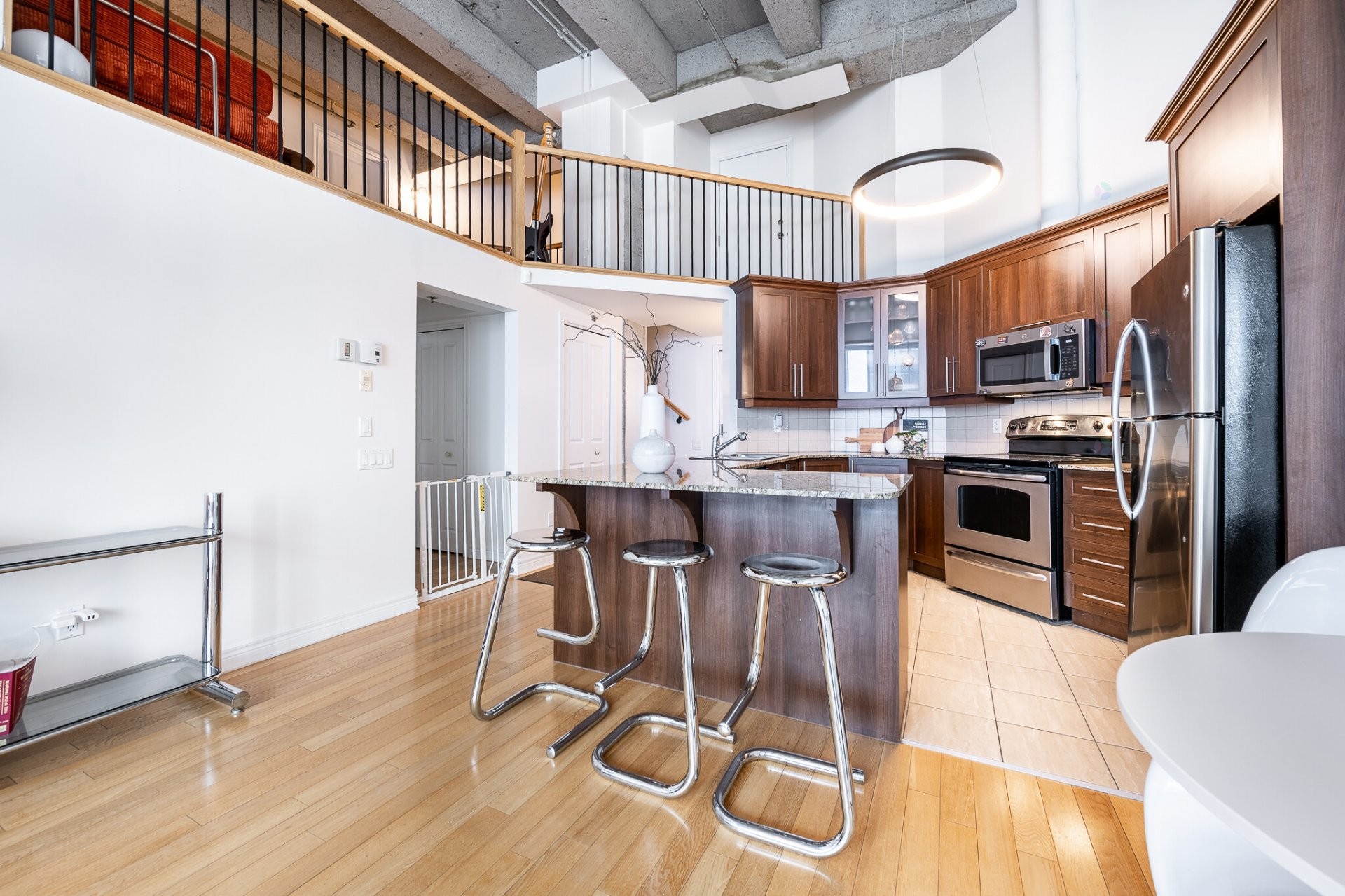 









1200


Rue St-Alexandre

, 704,
Montréal (Ville-Marie),




QC
H3B3H5

