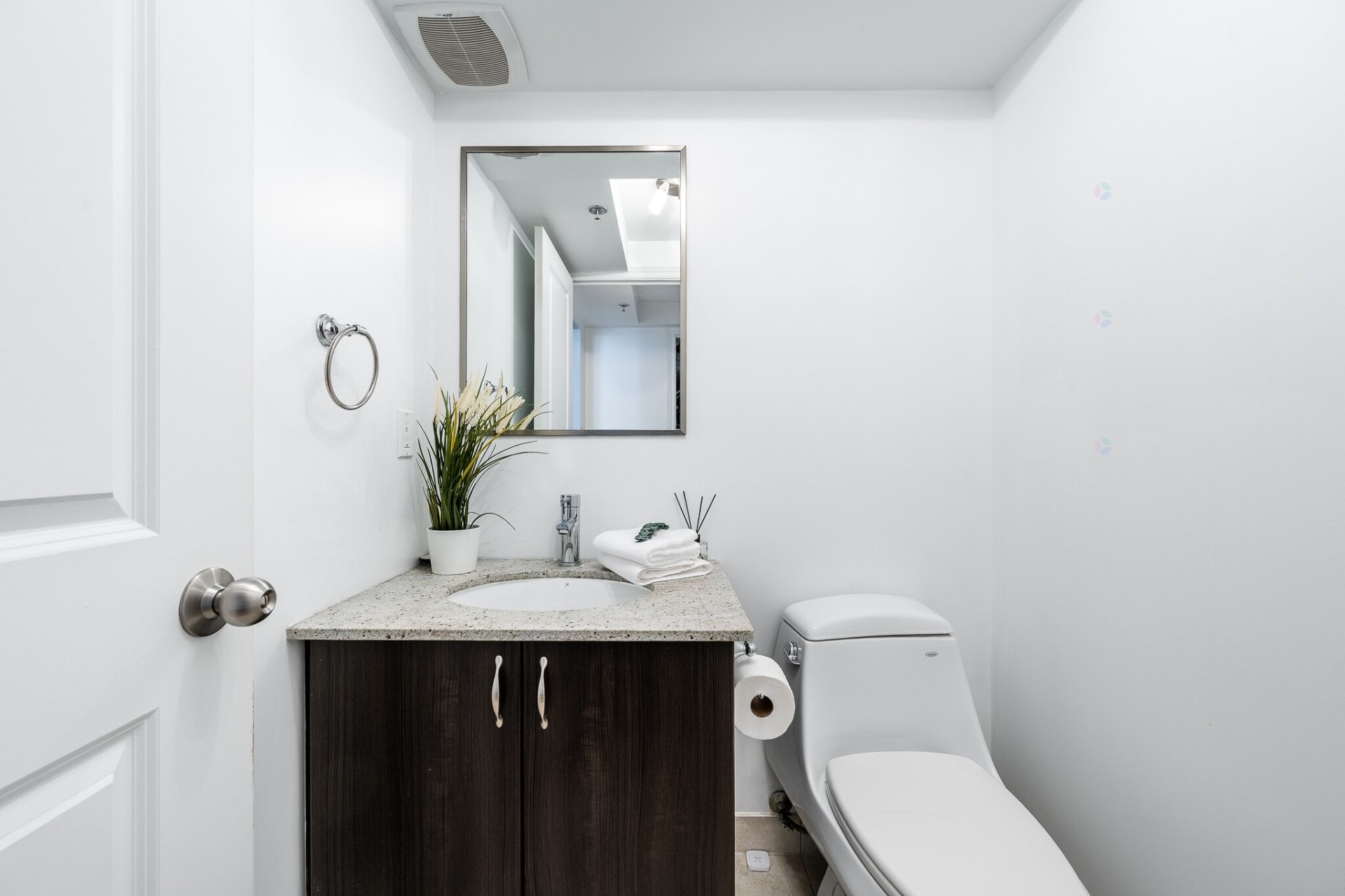 









1200


Rue St-Alexandre

, 704,
Montréal (Ville-Marie),




QC
H3B3H5

