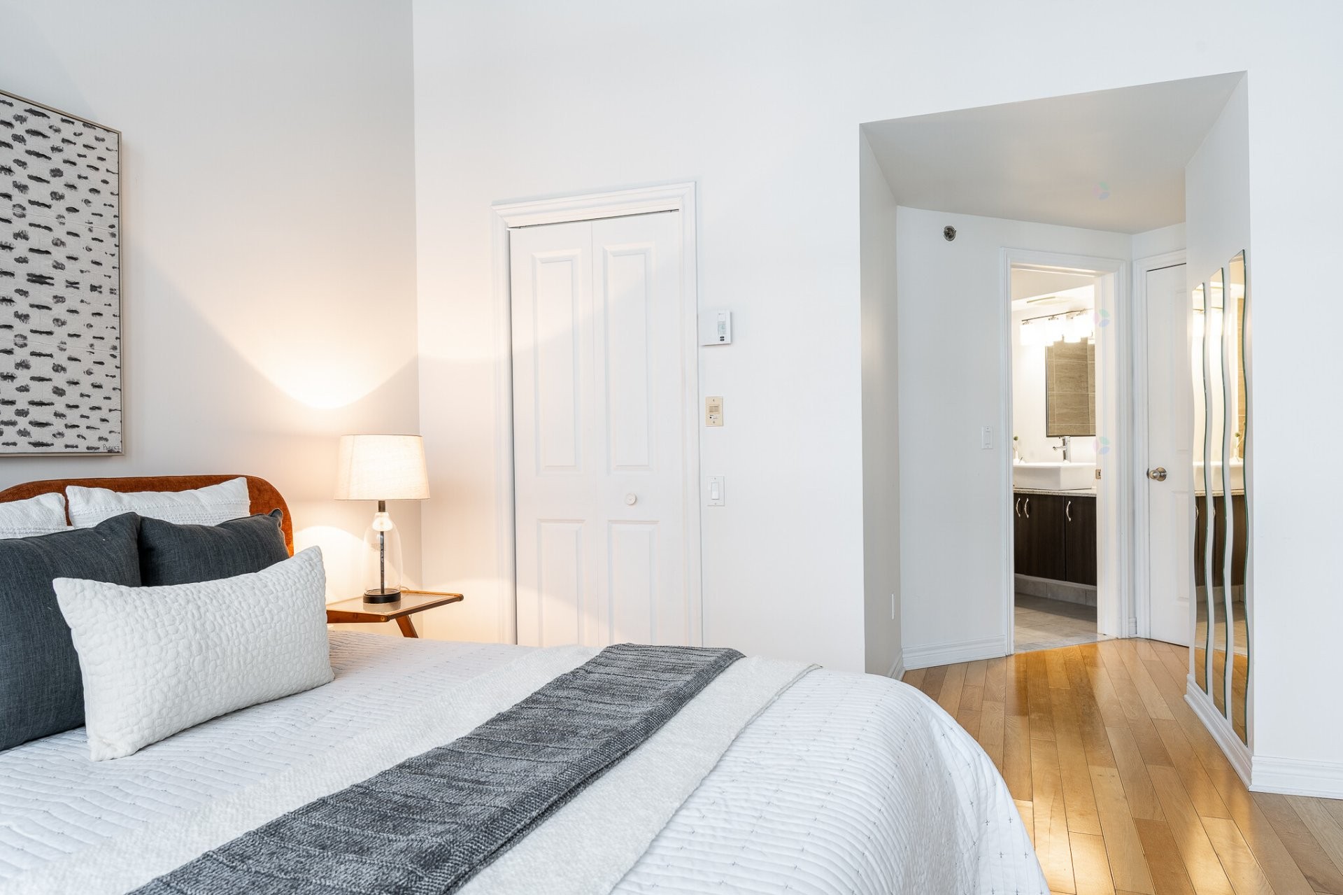 









1200


Rue St-Alexandre

, 704,
Montréal (Ville-Marie),




QC
H3B3H5

