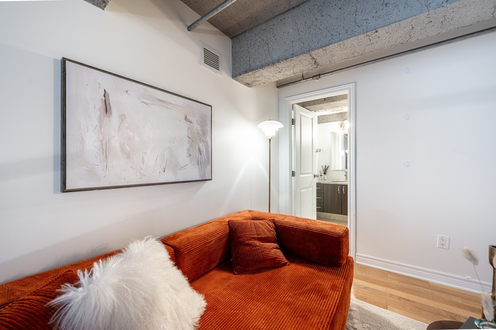 









1200


Rue St-Alexandre

, 704,
Montréal (Ville-Marie),




QC
H3B3H5

