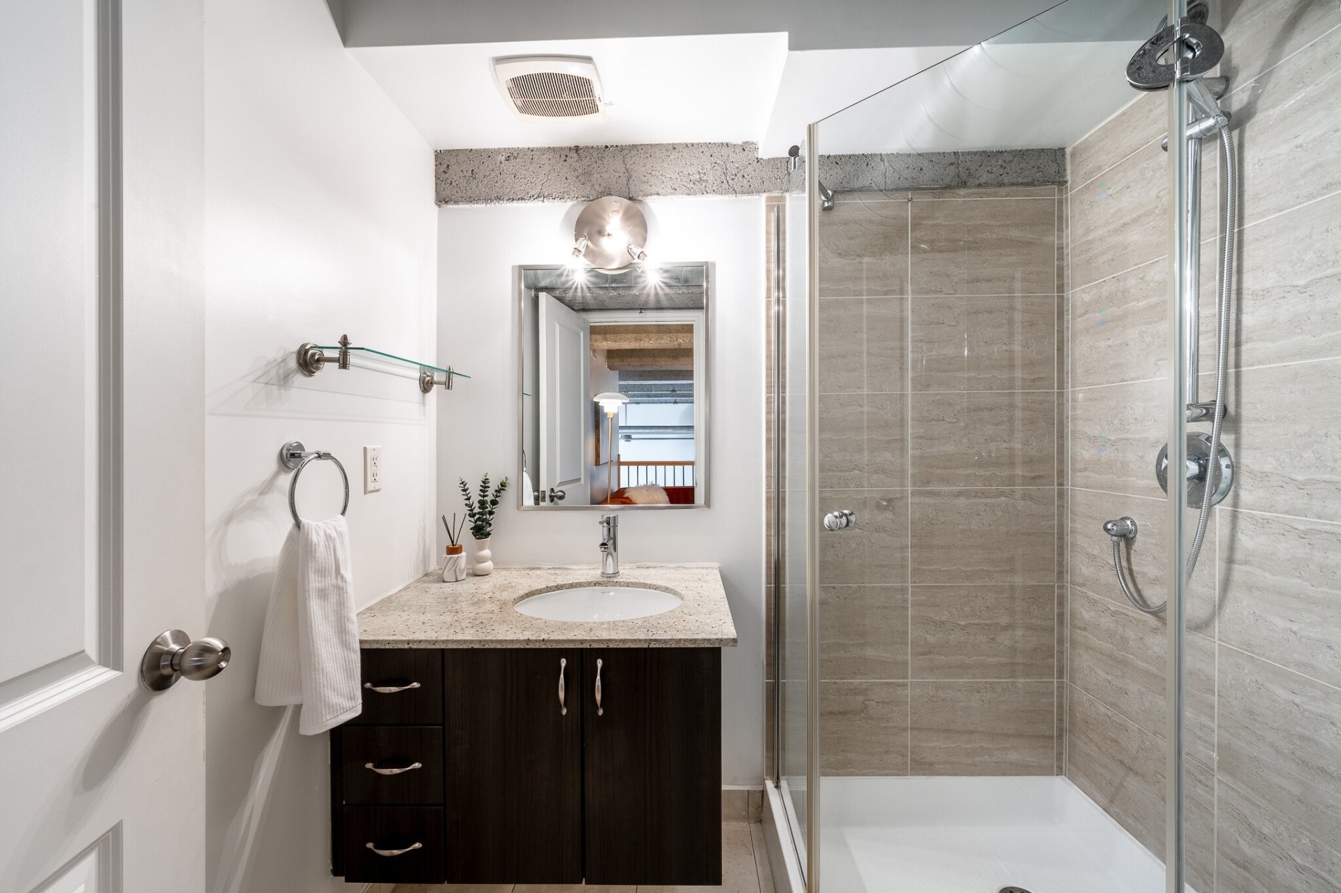 









1200


Rue St-Alexandre

, 704,
Montréal (Ville-Marie),




QC
H3B3H5

