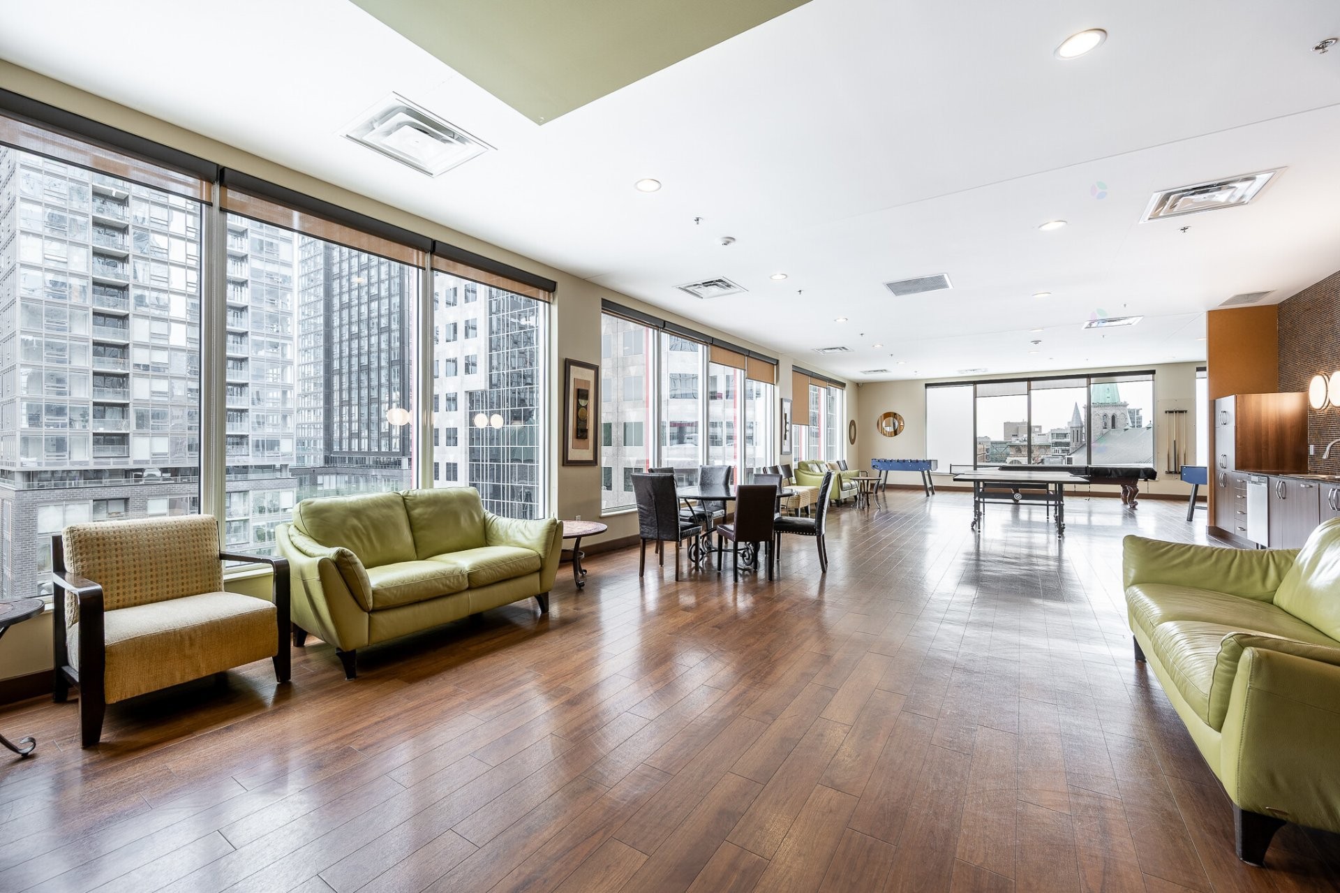 









1200


Rue St-Alexandre

, 704,
Montréal (Ville-Marie),




QC
H3B3H5

