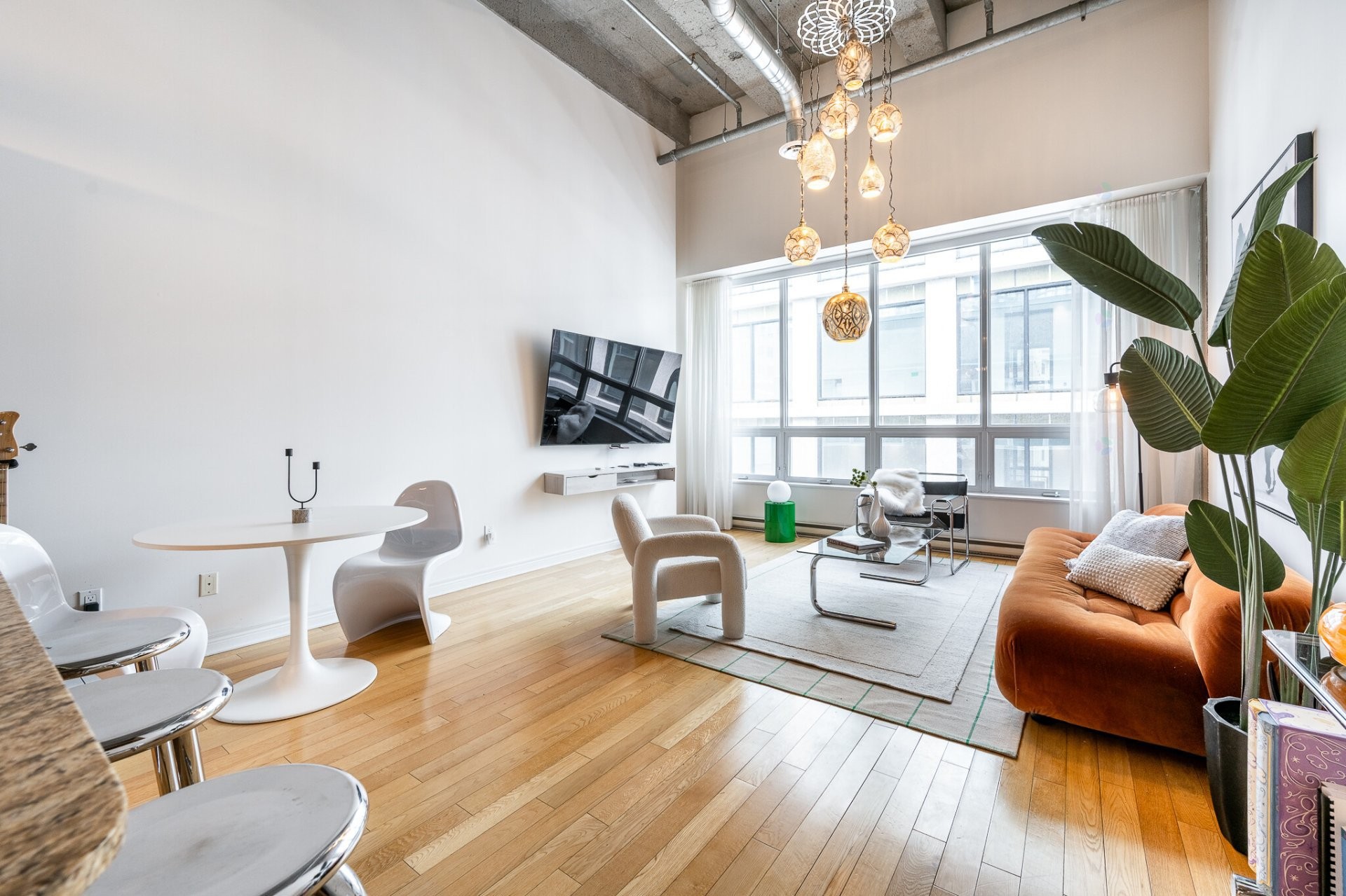 









1200


Rue St-Alexandre

, 704,
Montréal (Ville-Marie),




QC
H3B3H5

