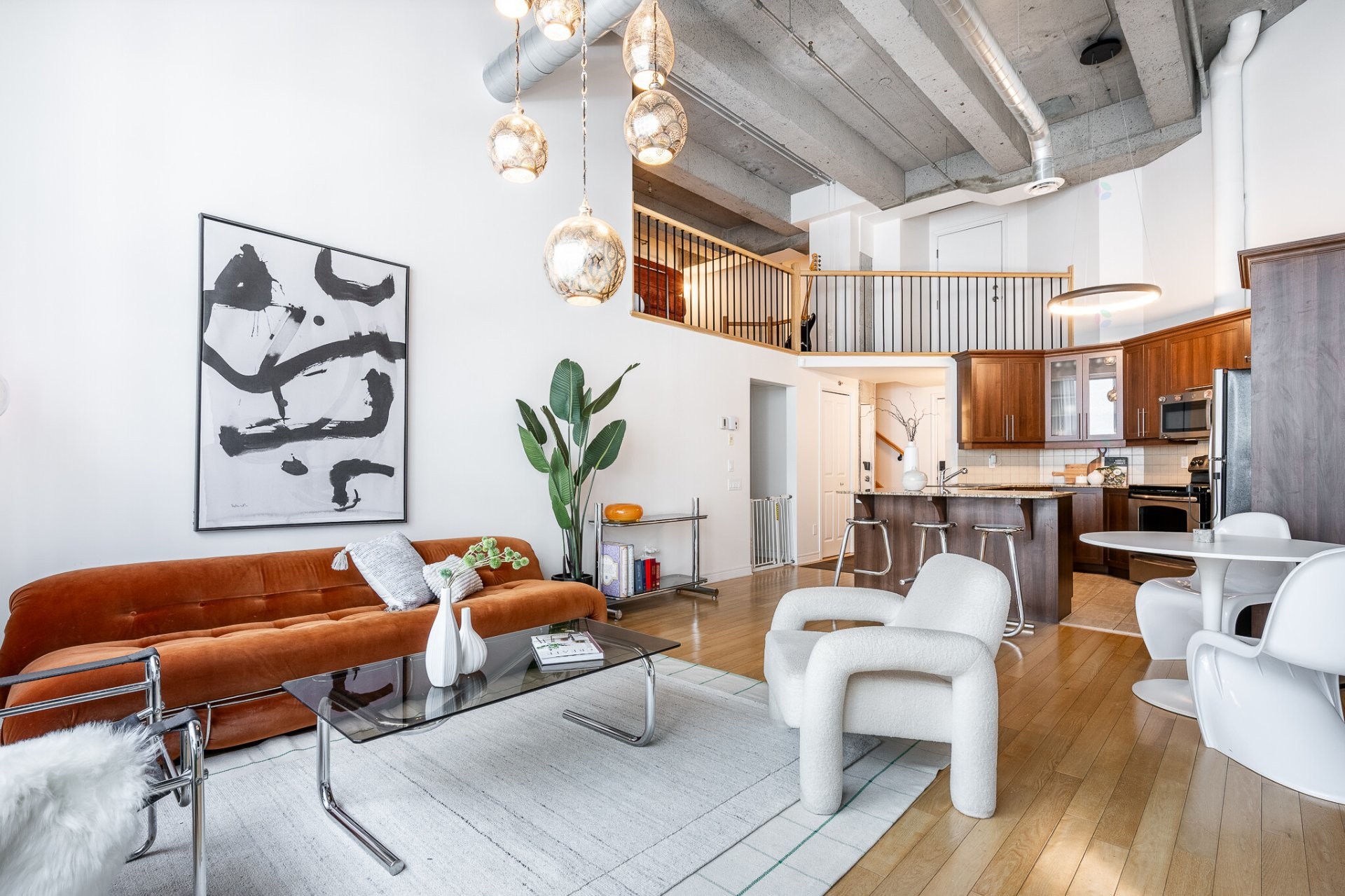 









1200


Rue St-Alexandre

, 704,
Montréal (Ville-Marie),




QC
H3B3H5

