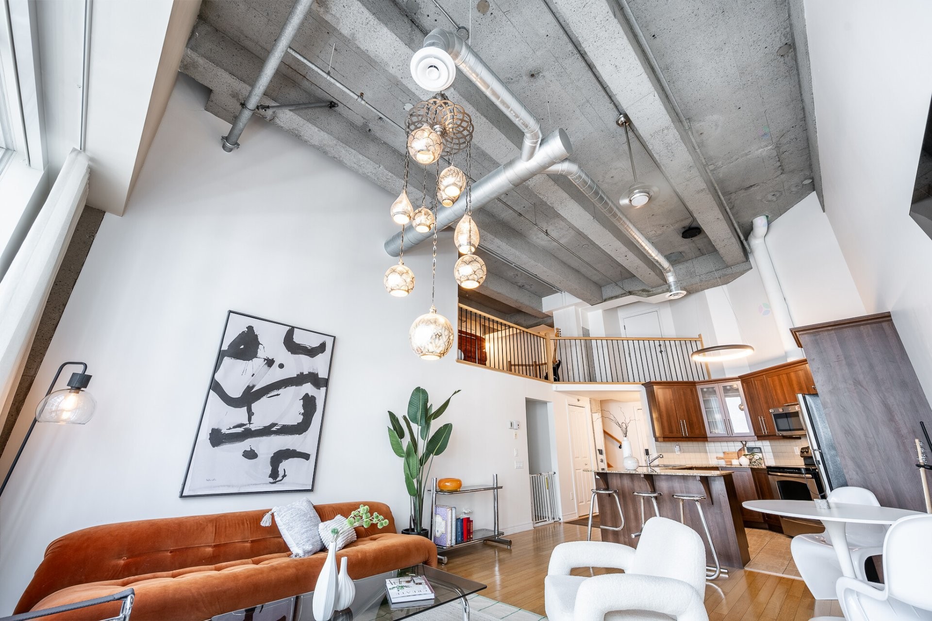 









1200


Rue St-Alexandre

, 704,
Montréal (Ville-Marie),




QC
H3B3H5

