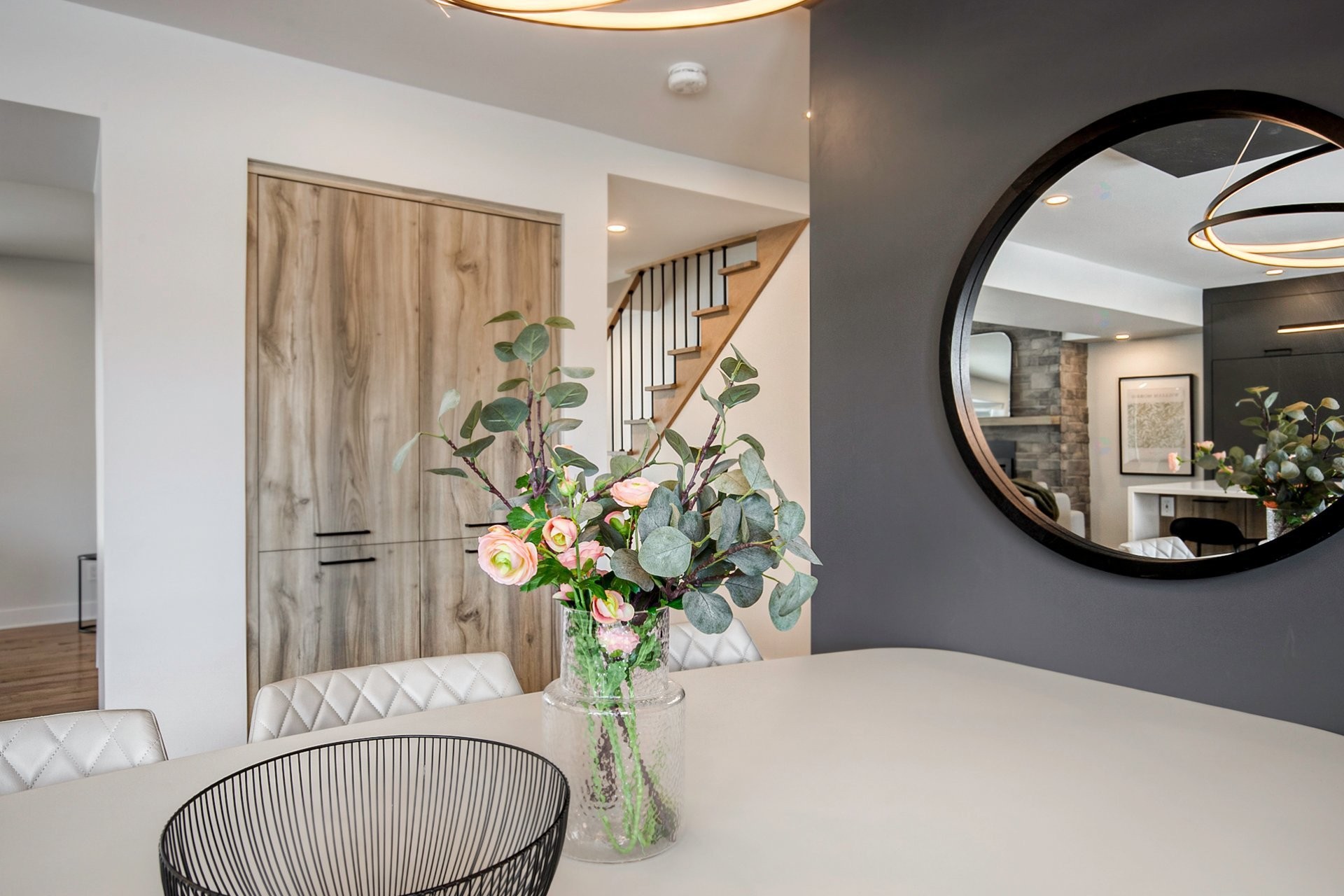 









1984


Rue La Corne

,
Saint-Bruno-de-Montarville,




QC
J3V4Z9

