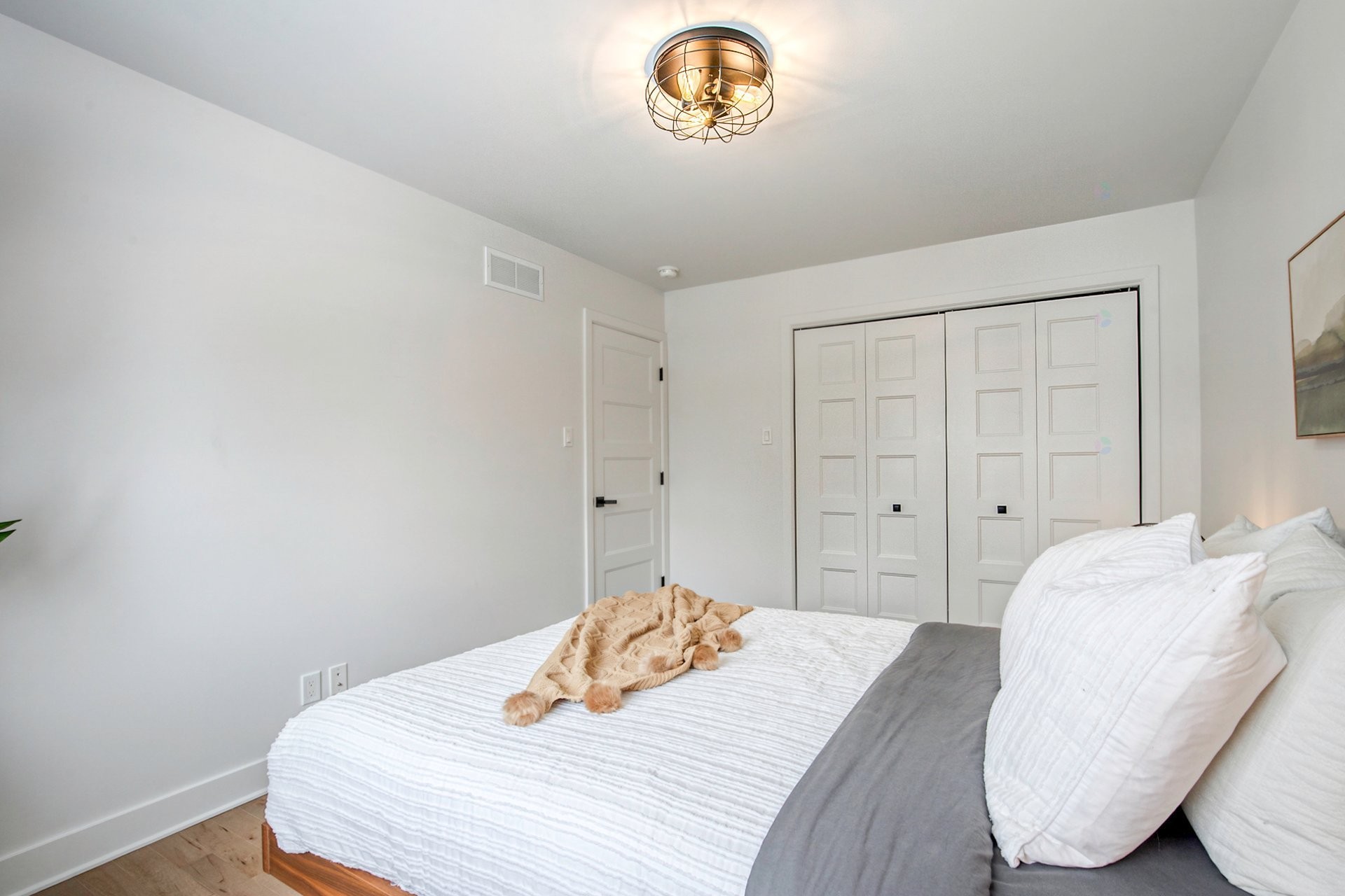 









1984


Rue La Corne

,
Saint-Bruno-de-Montarville,




QC
J3V4Z9

