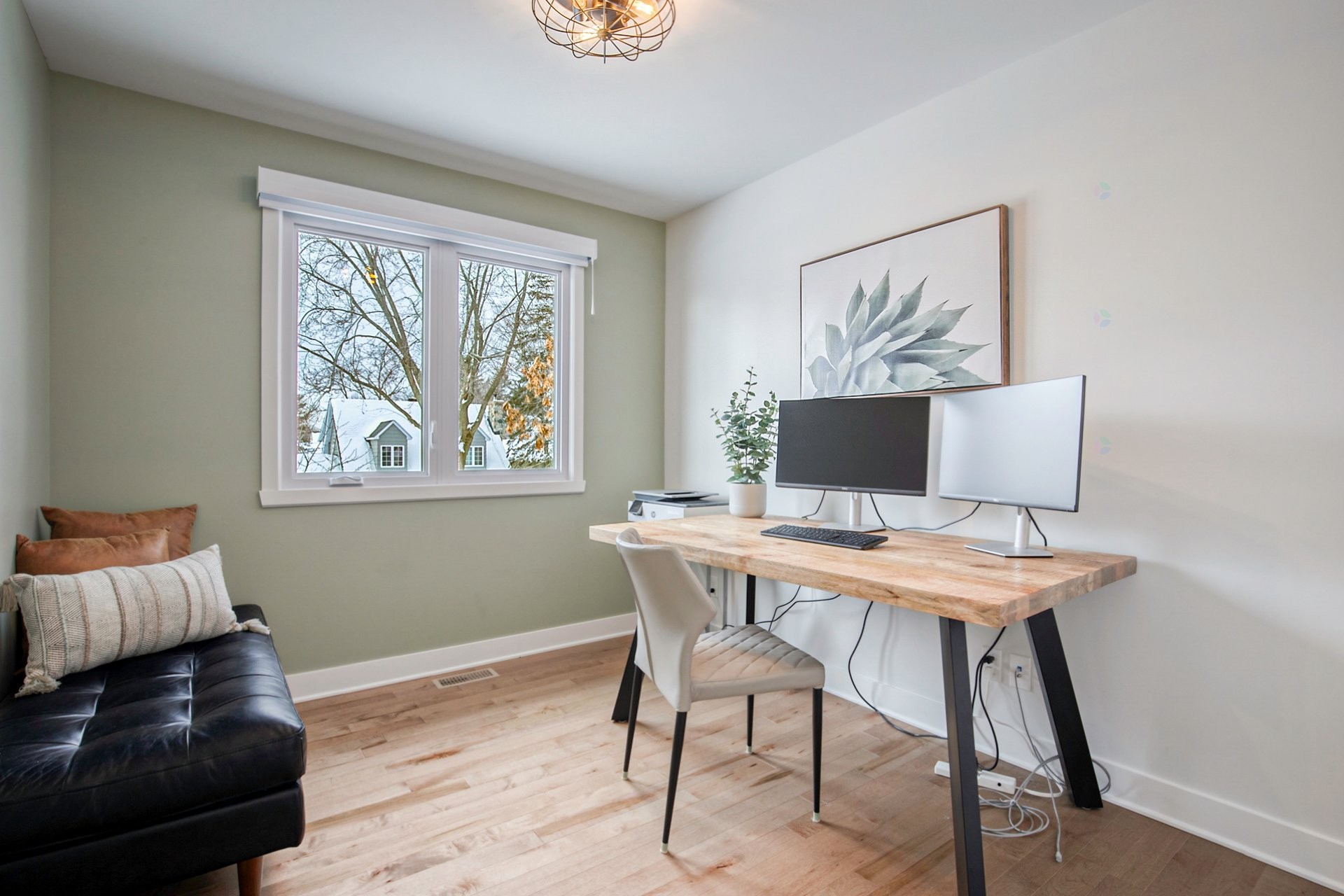 









1984


Rue La Corne

,
Saint-Bruno-de-Montarville,




QC
J3V4Z9

