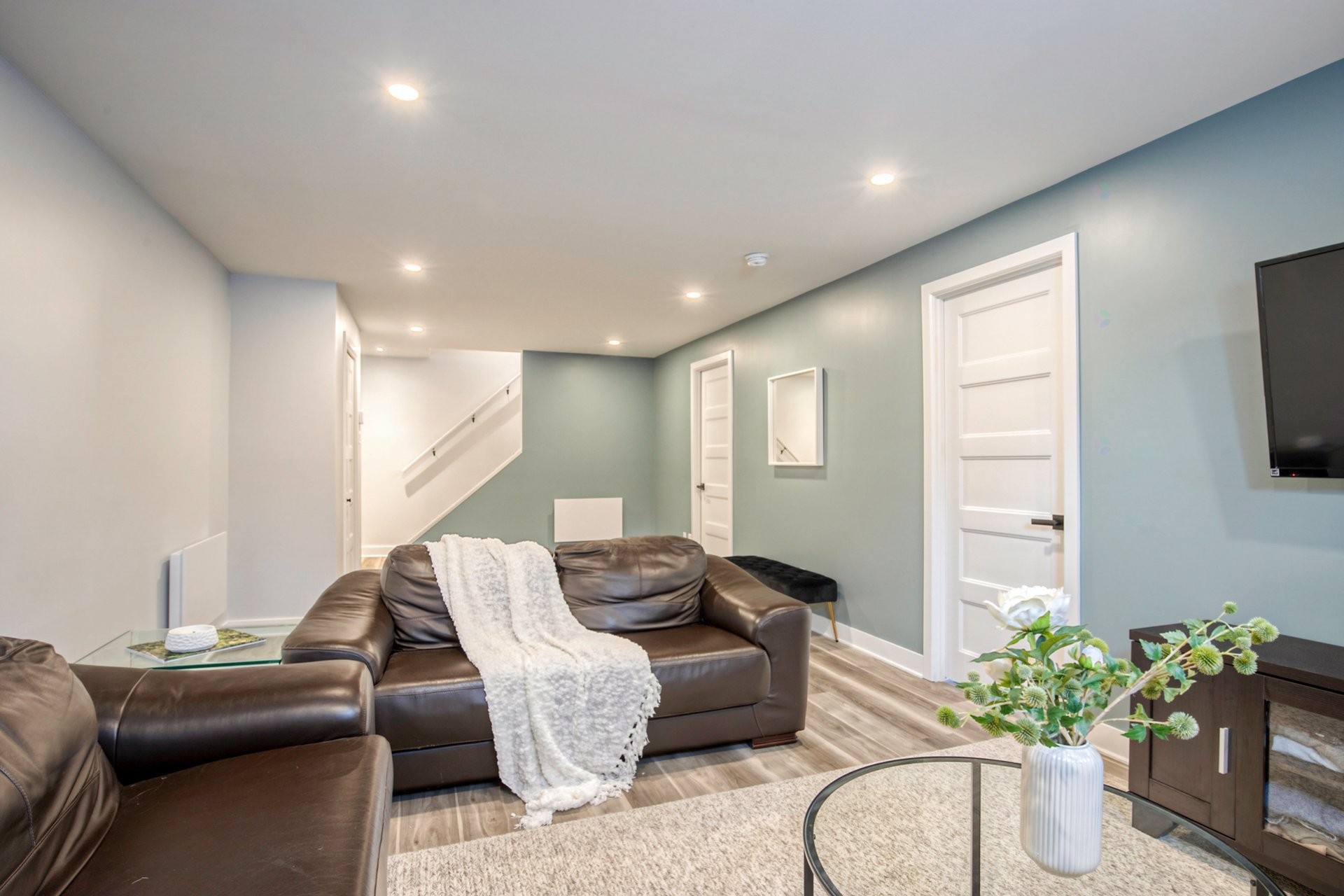 









1984


Rue La Corne

,
Saint-Bruno-de-Montarville,




QC
J3V4Z9

