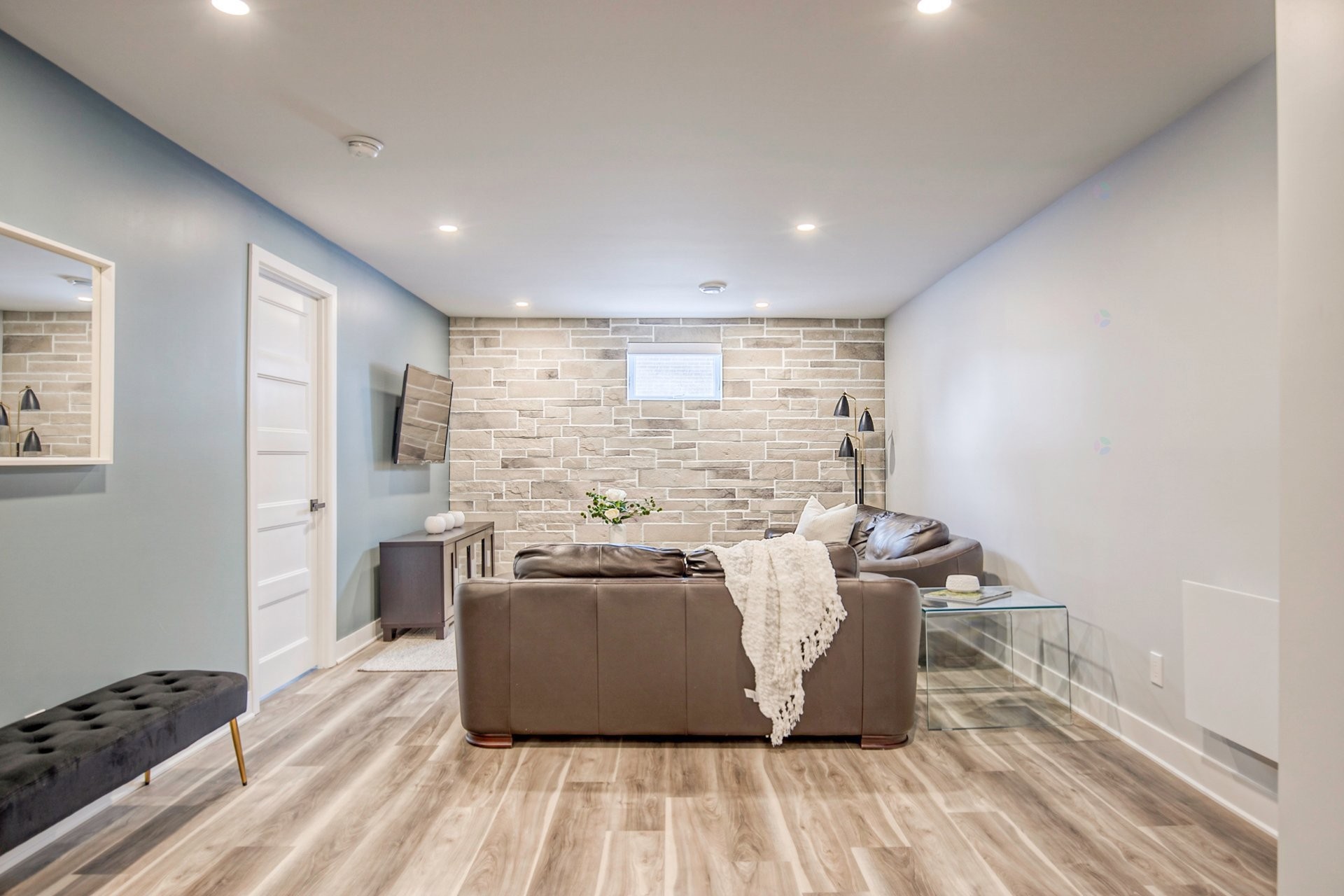 









1984


Rue La Corne

,
Saint-Bruno-de-Montarville,




QC
J3V4Z9

